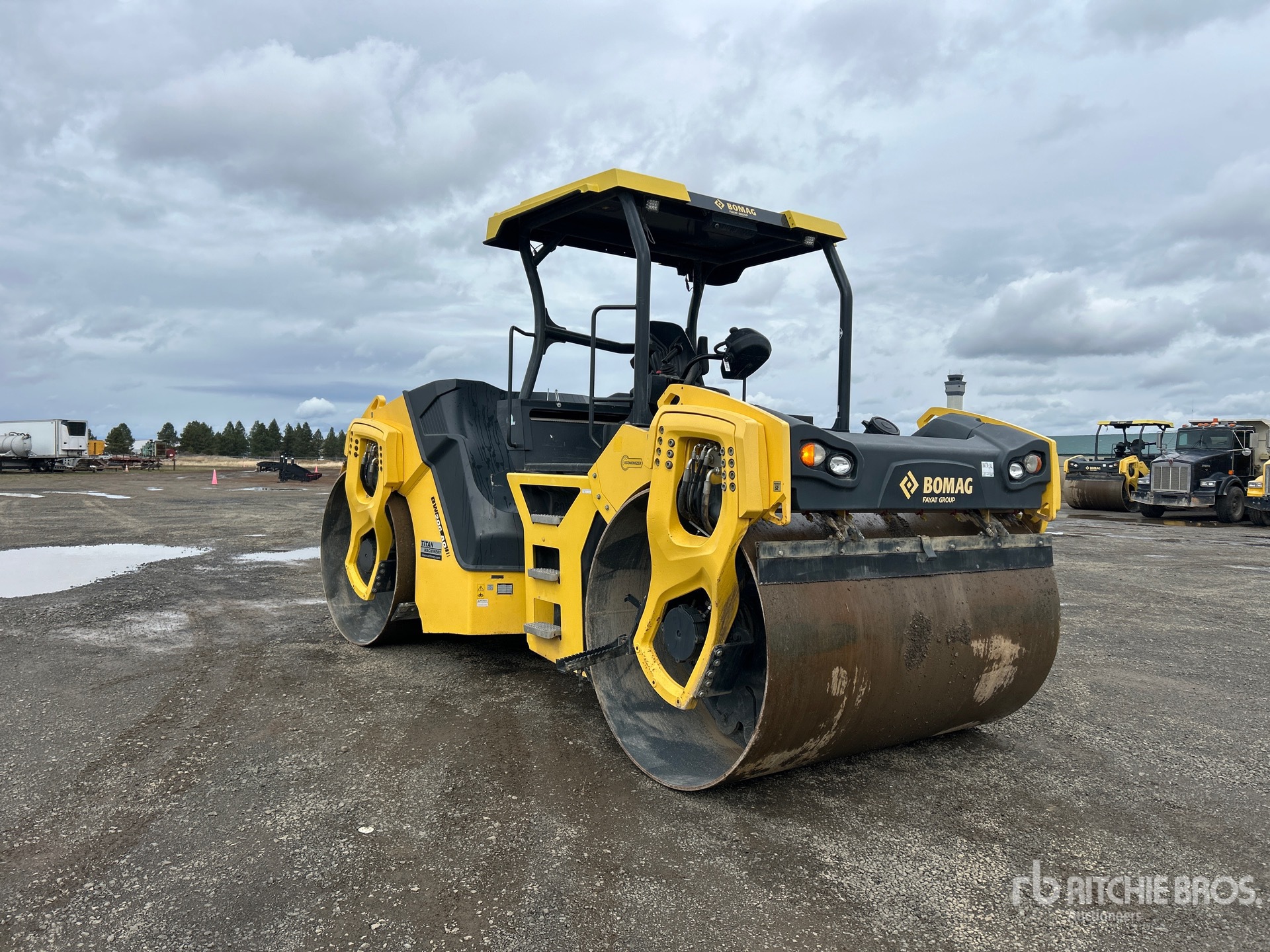 General Appearance with Picture, Right Front Corner