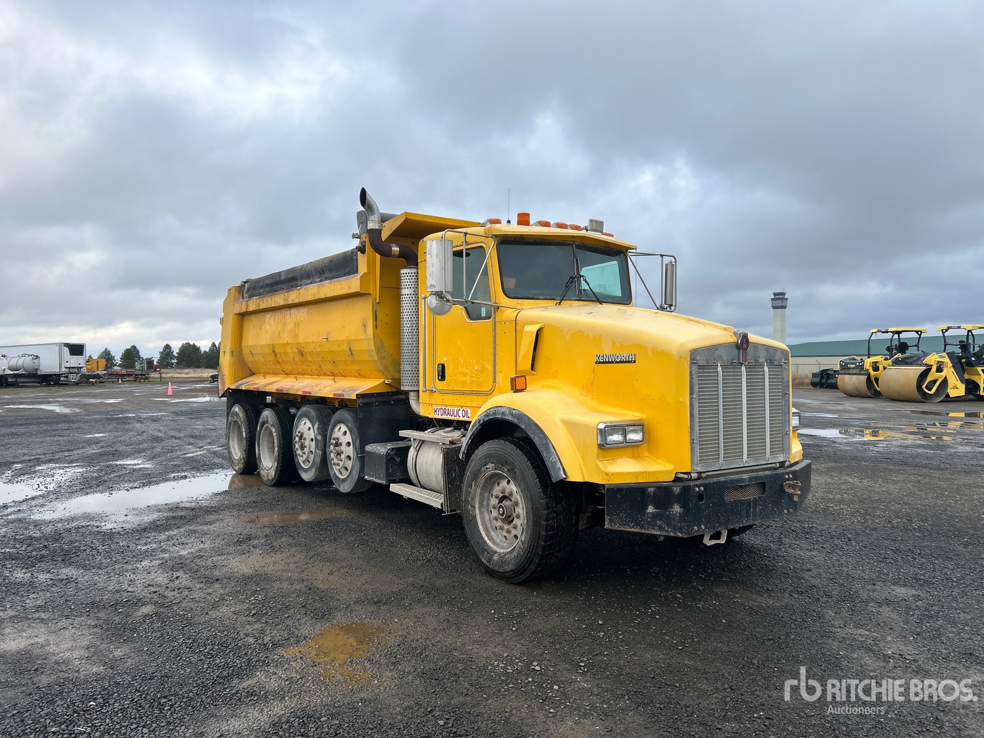 General Appearance with Bild, Ecke vorne rechts