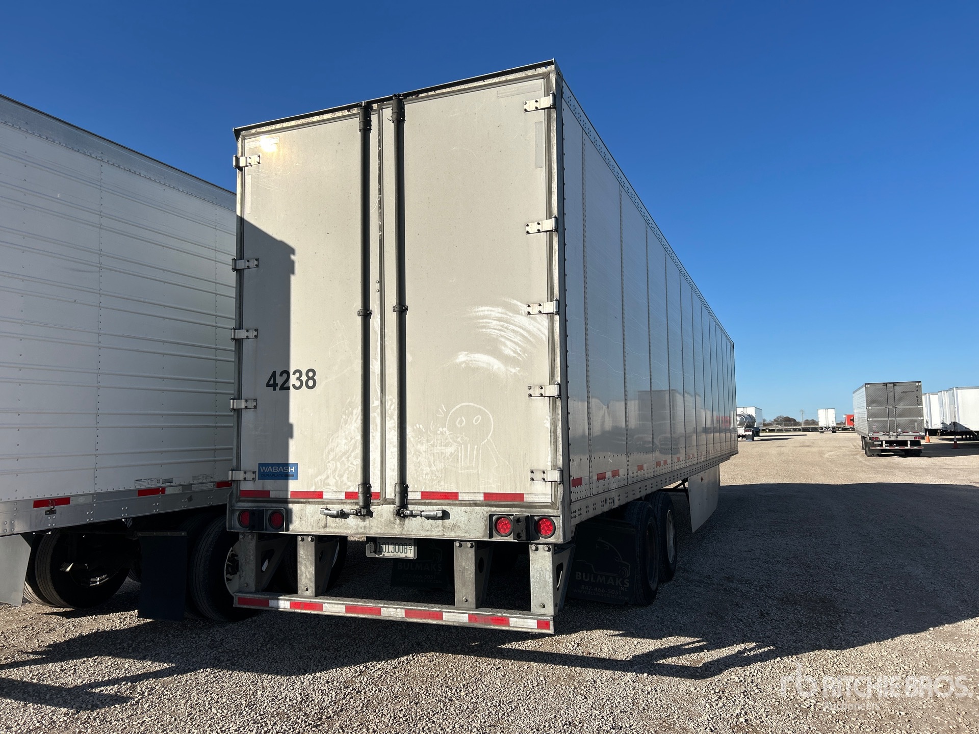 Aspect général with Image, coin arrière droit