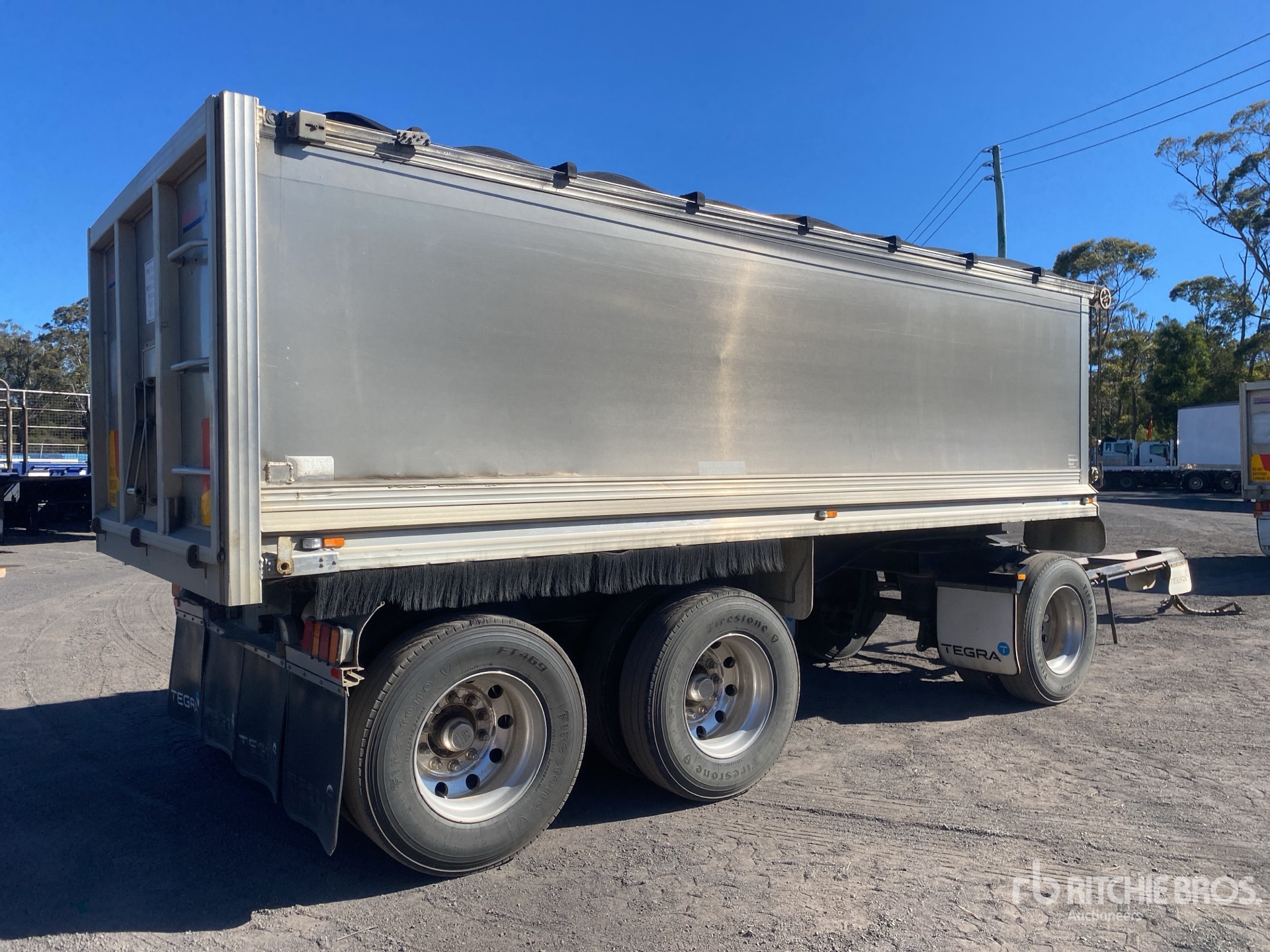 General Appearance with Picture, Left Rear Corner