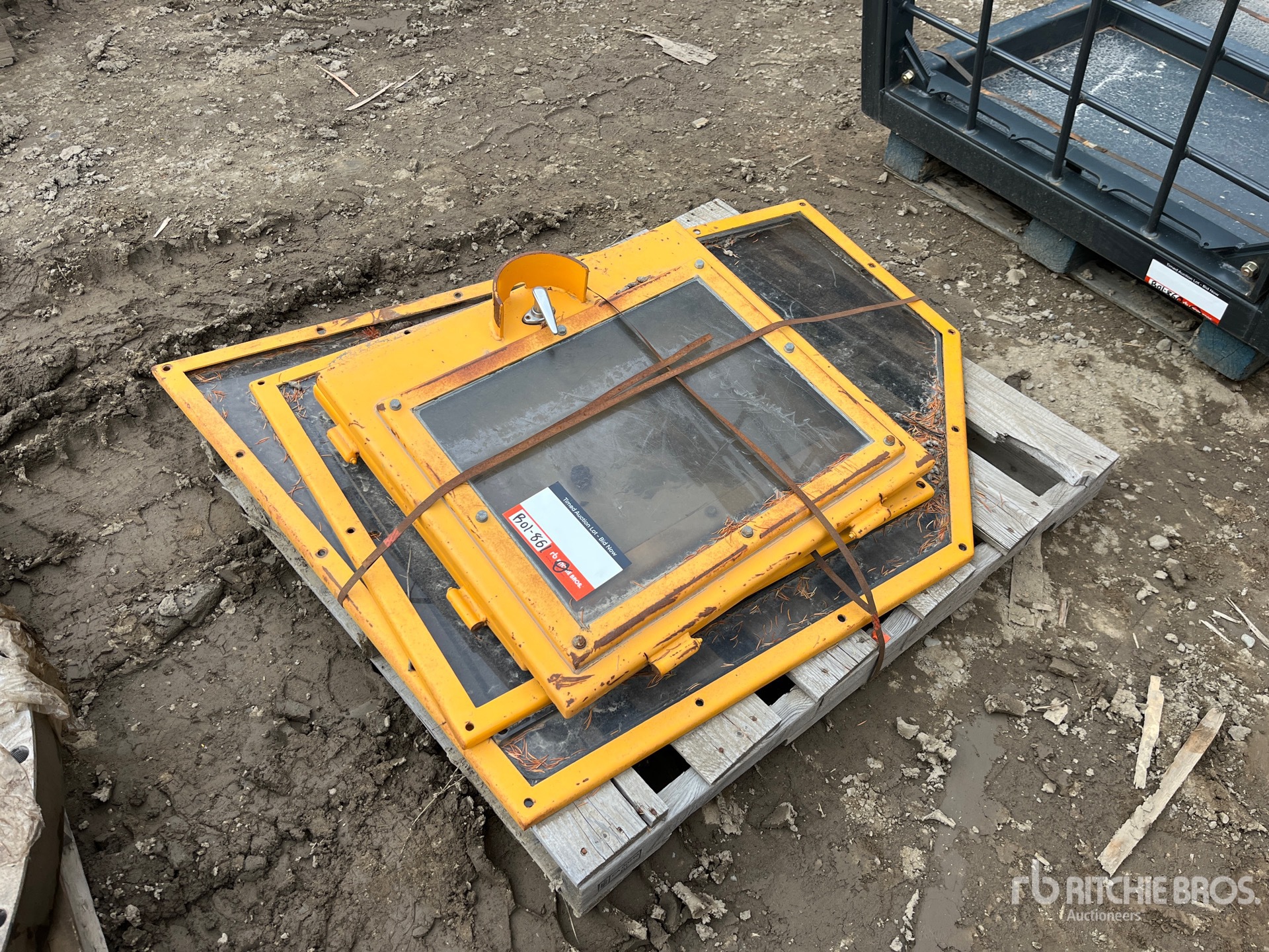 General Appearance with Bild, Ecke vorne links