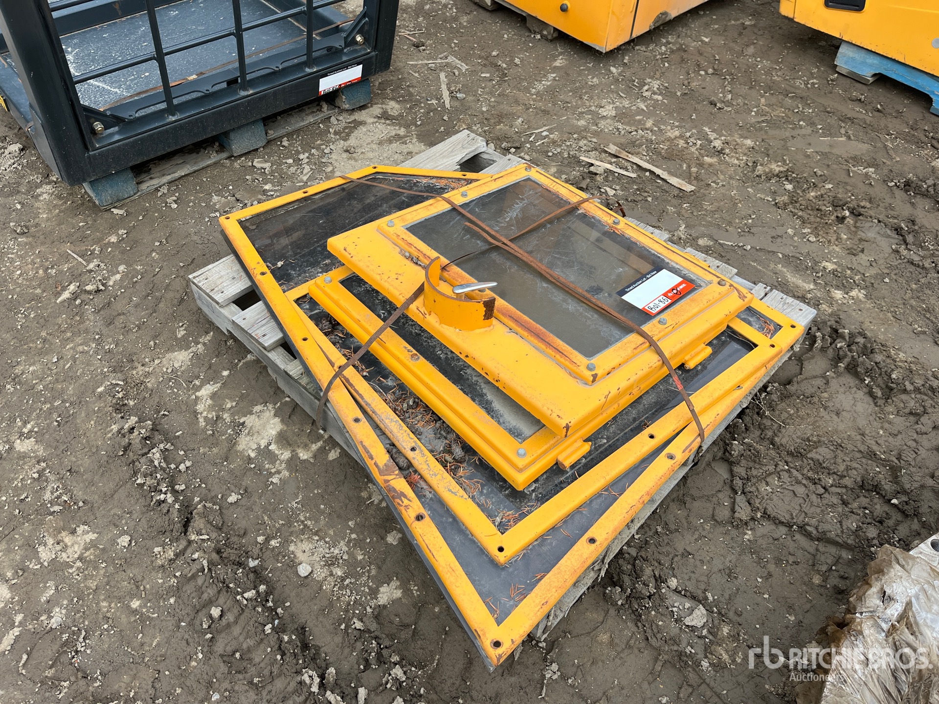 General Appearance with Bild, Ecke vorne rechts