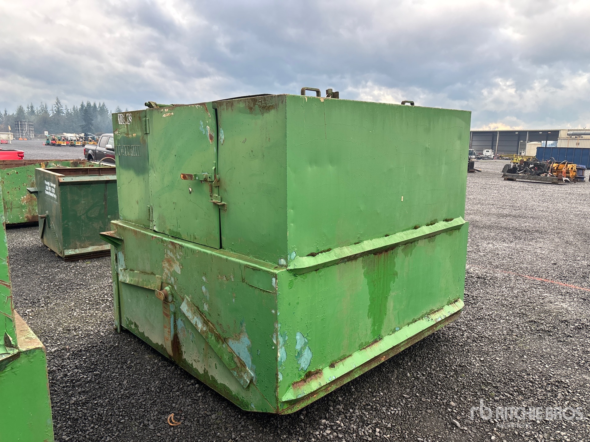 General Appearance with Bild, Ecke vorne rechts