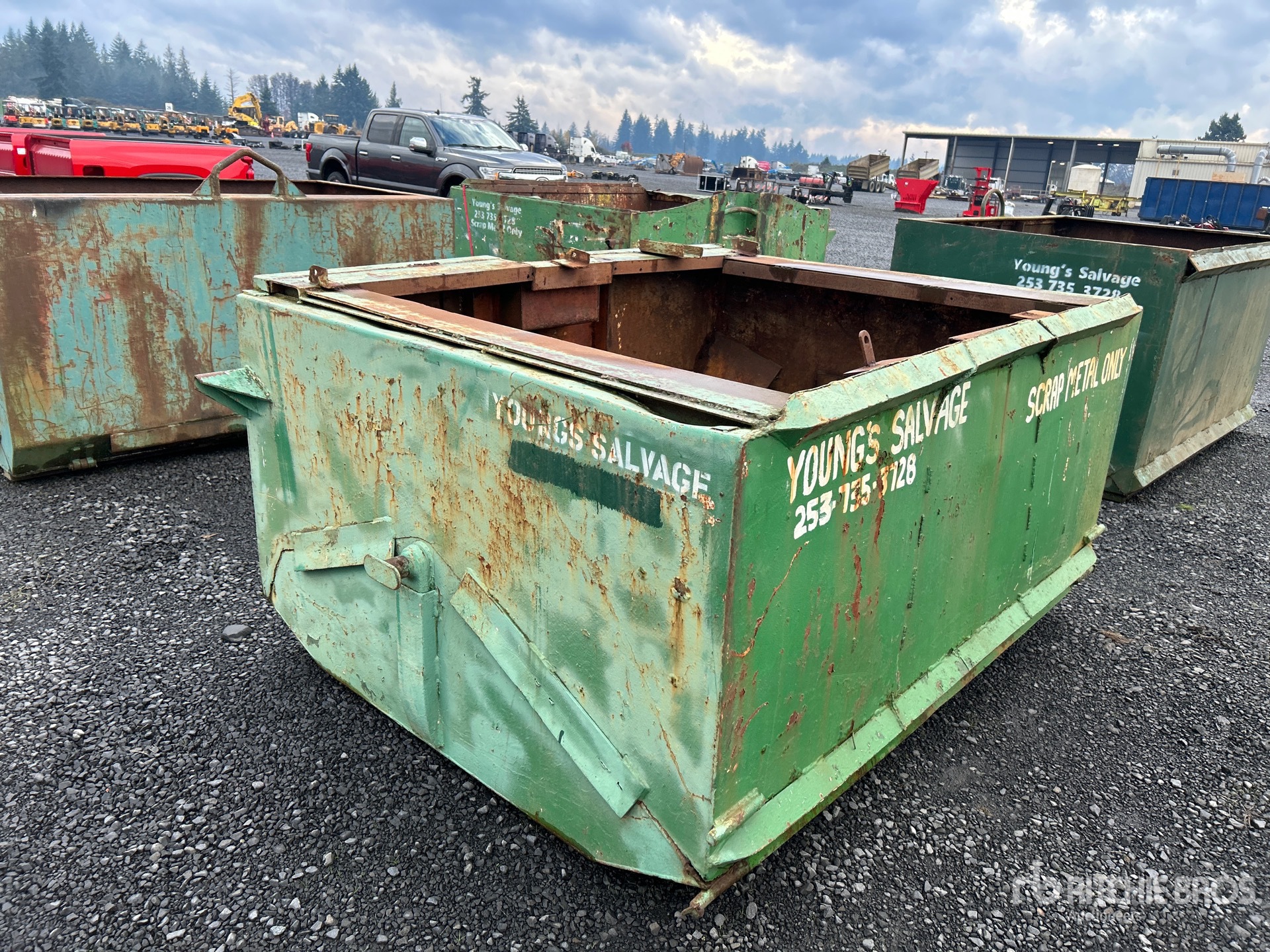 General Appearance with Bild, Ecke vorne rechts