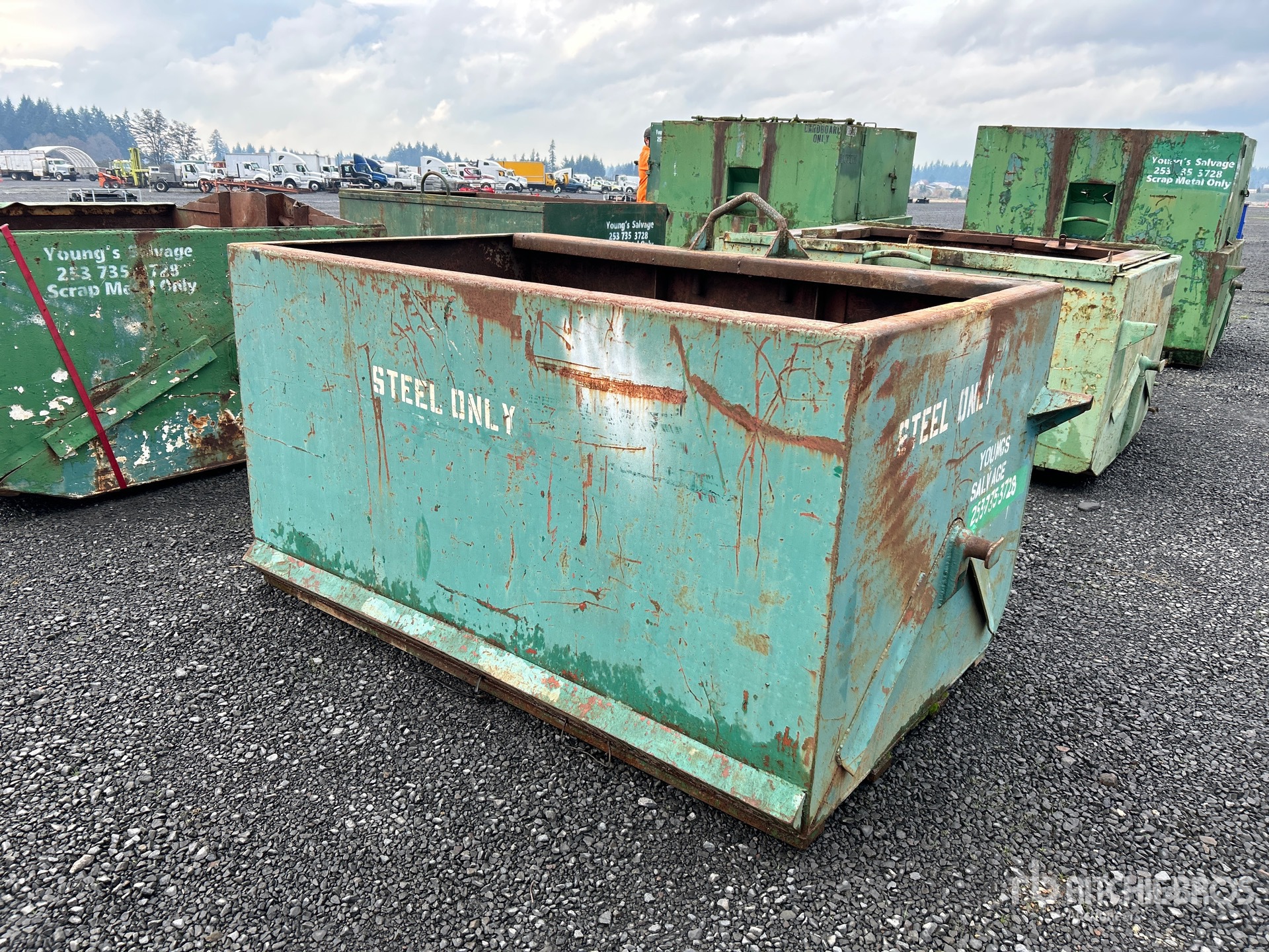 General Appearance with Bild, Ecke vorne links