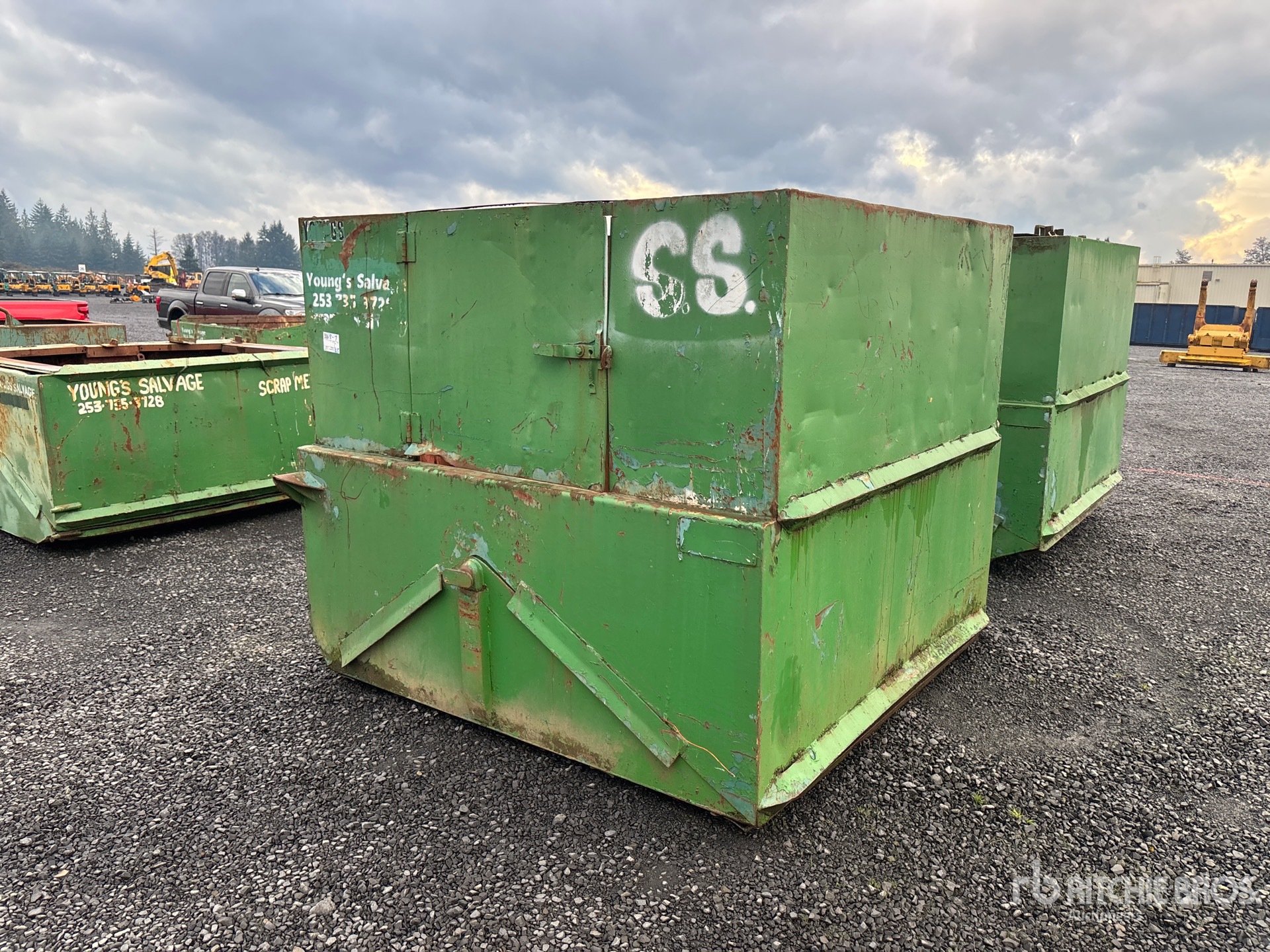 General Appearance with Bild, Ecke vorne rechts