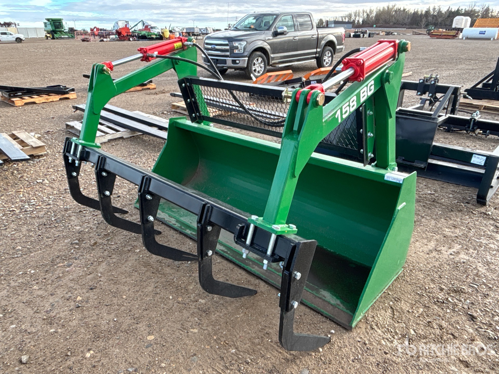 General Appearance with Bild, Ecke vorne links