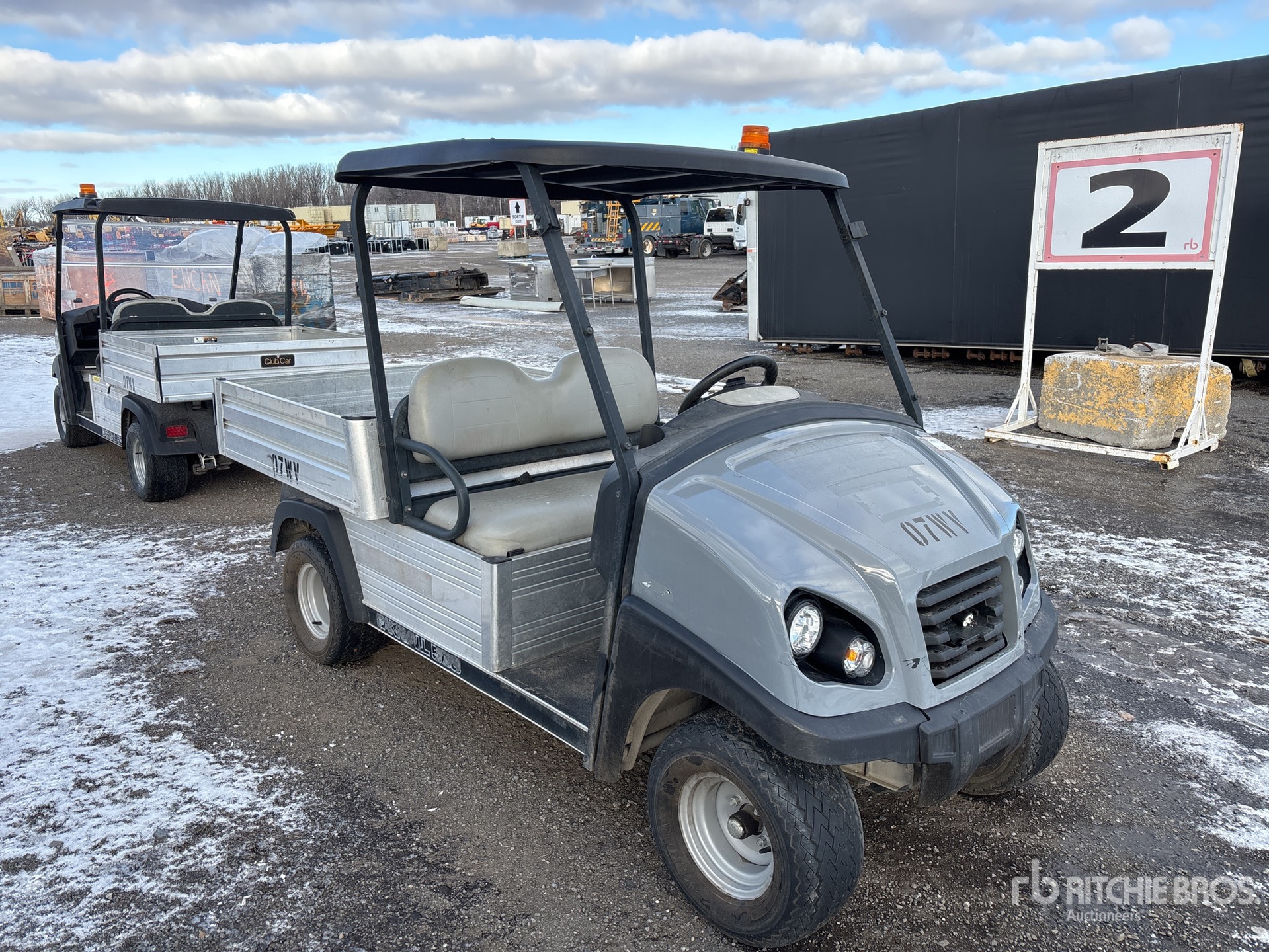 General Appearance with Bild, Ecke vorne rechts