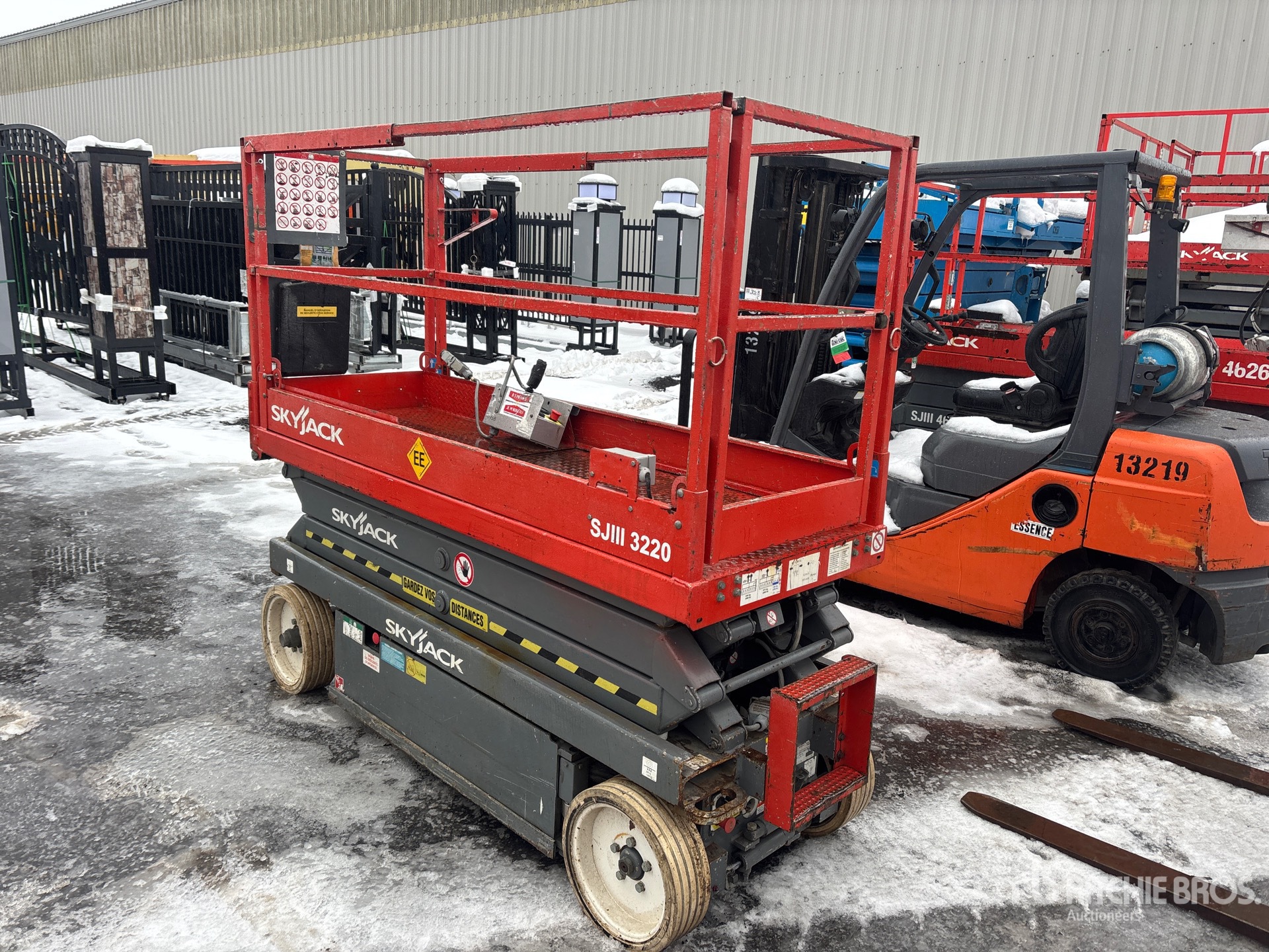 General Appearance with Picture, Right Front Corner