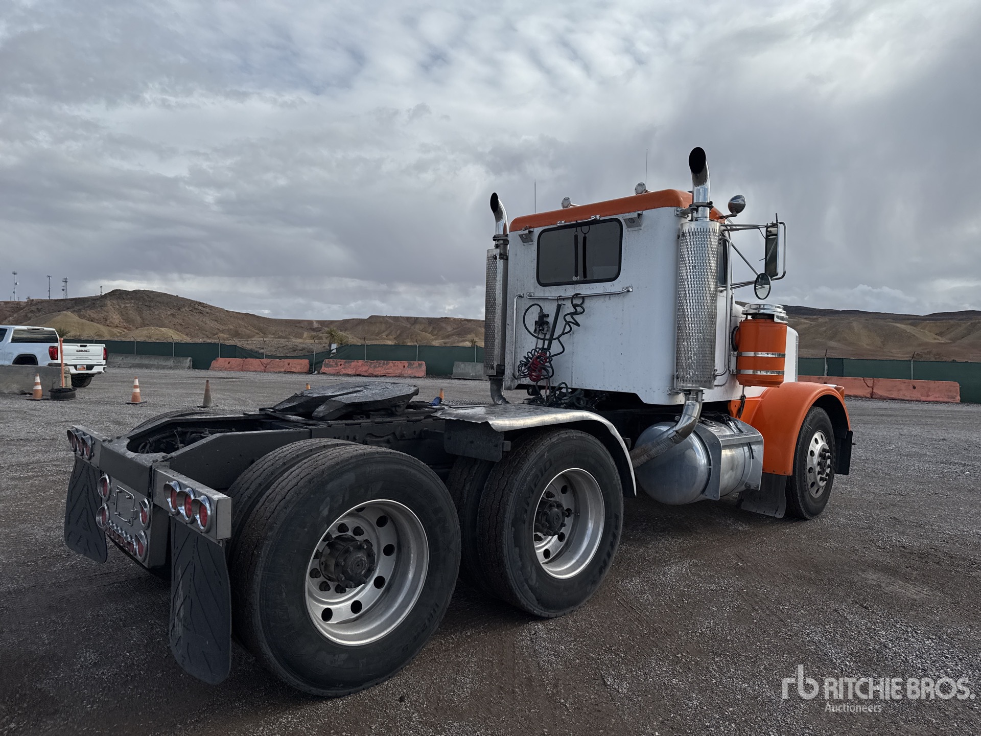 General Appearance with Imagen: esquina trasera derecha