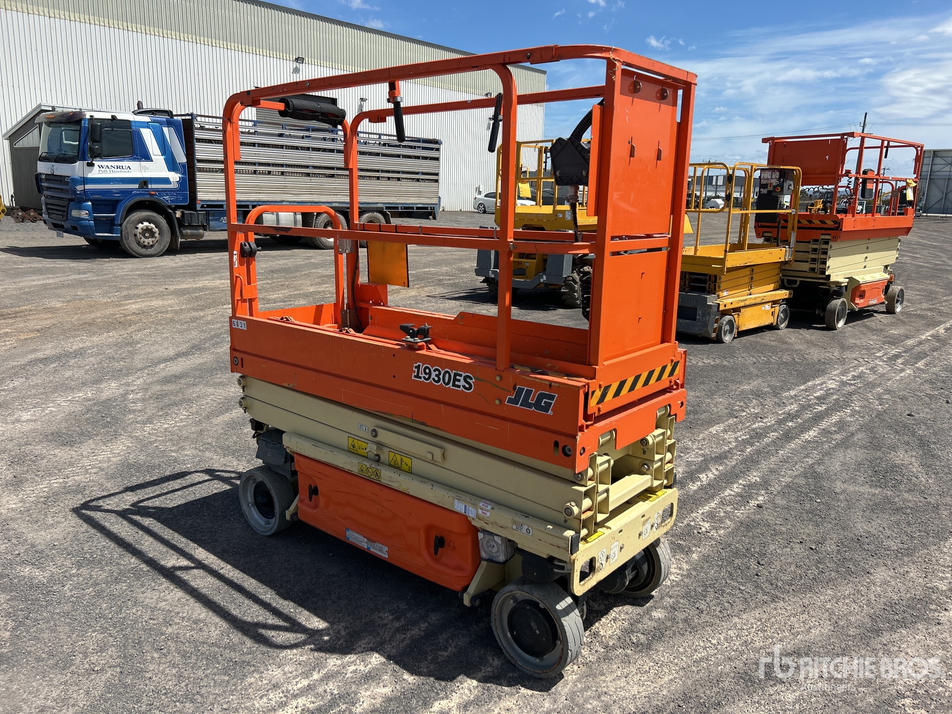 General Appearance with Picture, Right Front Corner