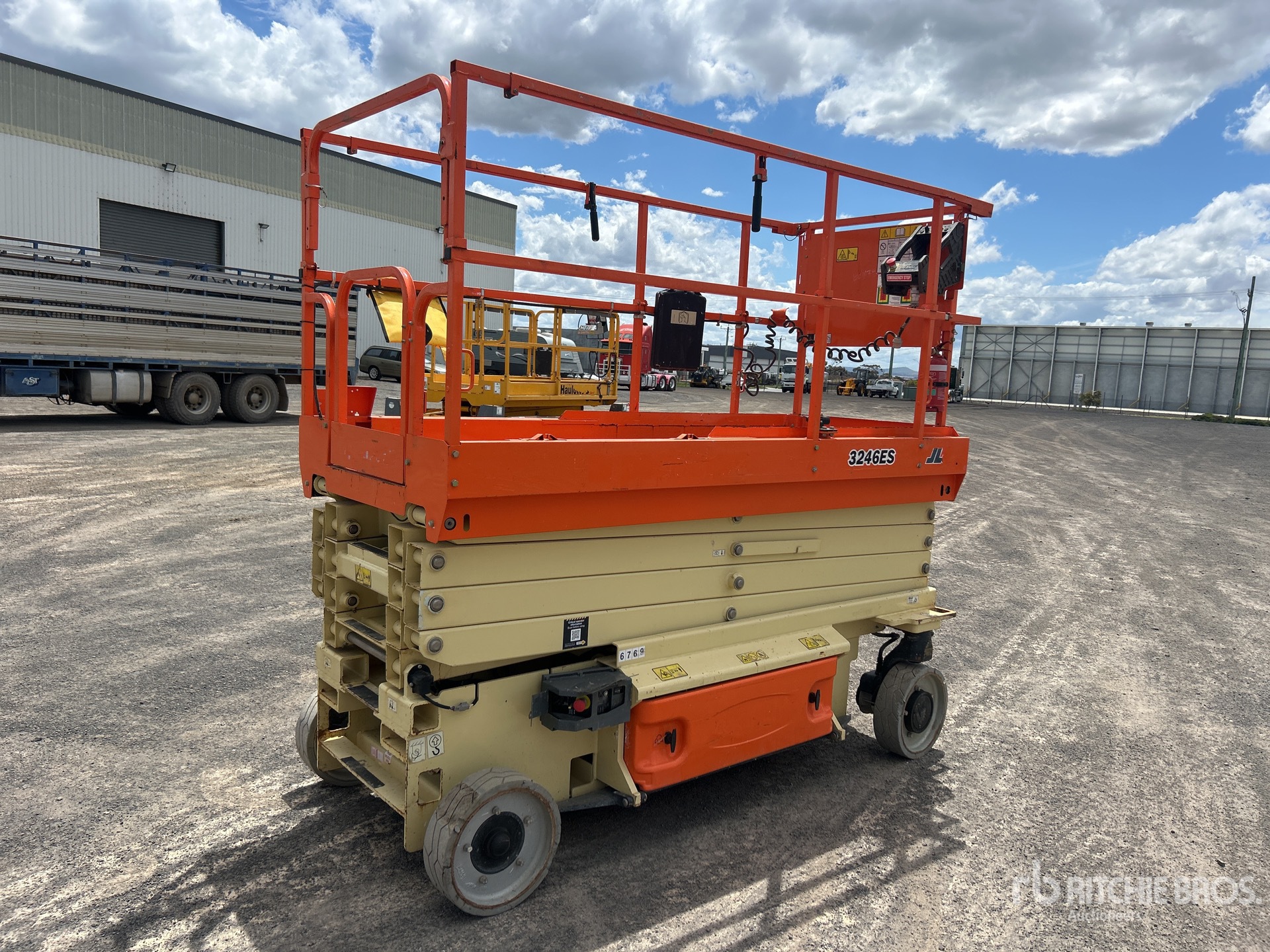 Aspect général with Image, coin arrière droit