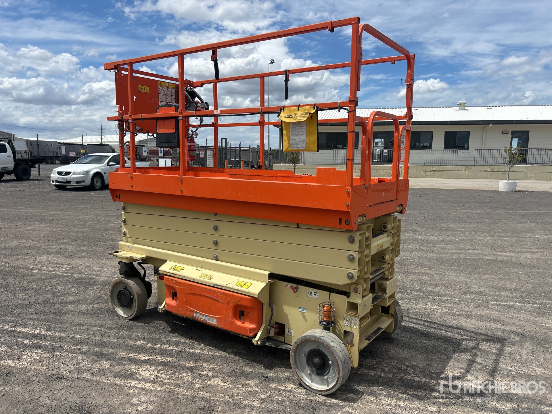 Aspect général with Image, coin arrière gauche