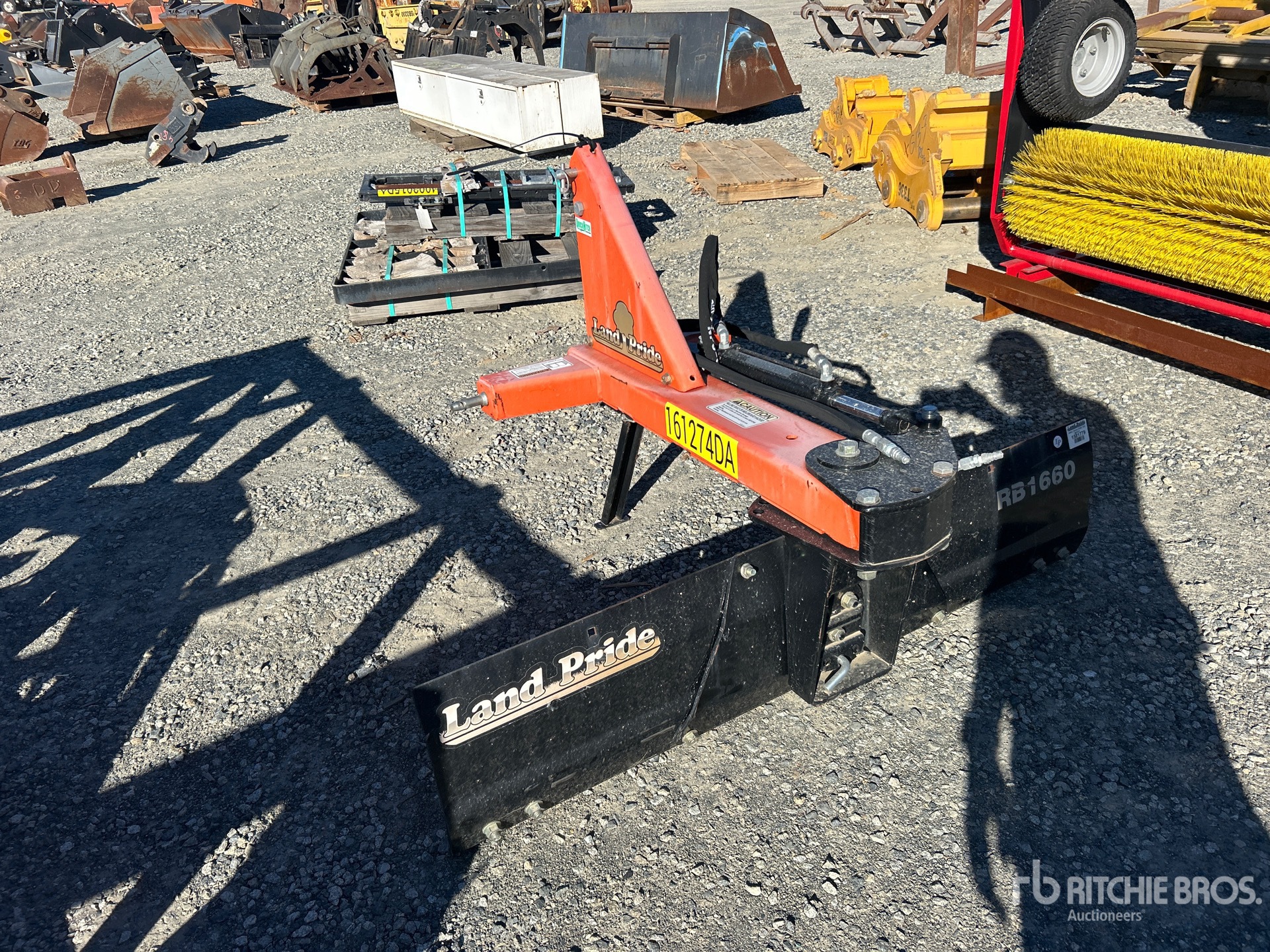 General Appearance with Foto, angolo posteriore sinistro