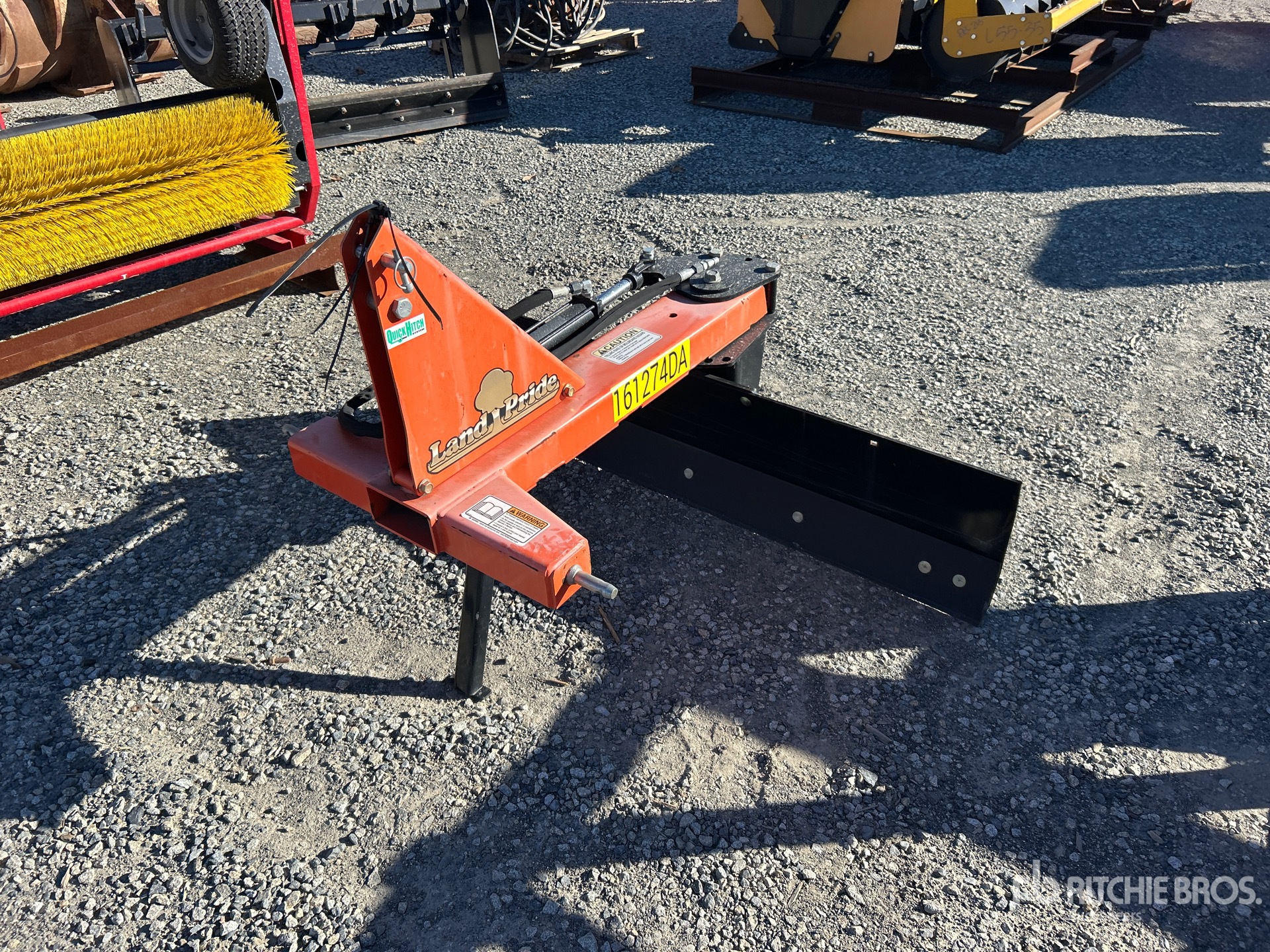 General Appearance with Foto, angolo anteriore sinistro