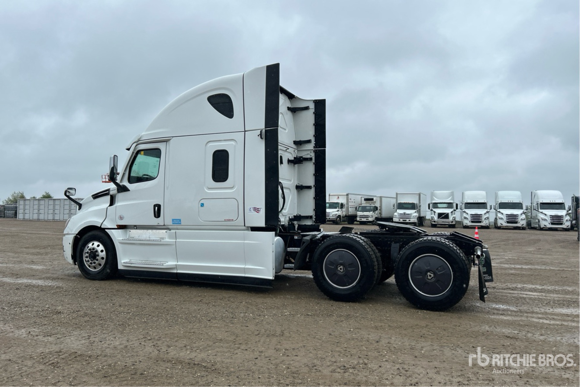 General Appearance with Foto, angolo posteriore sinistro