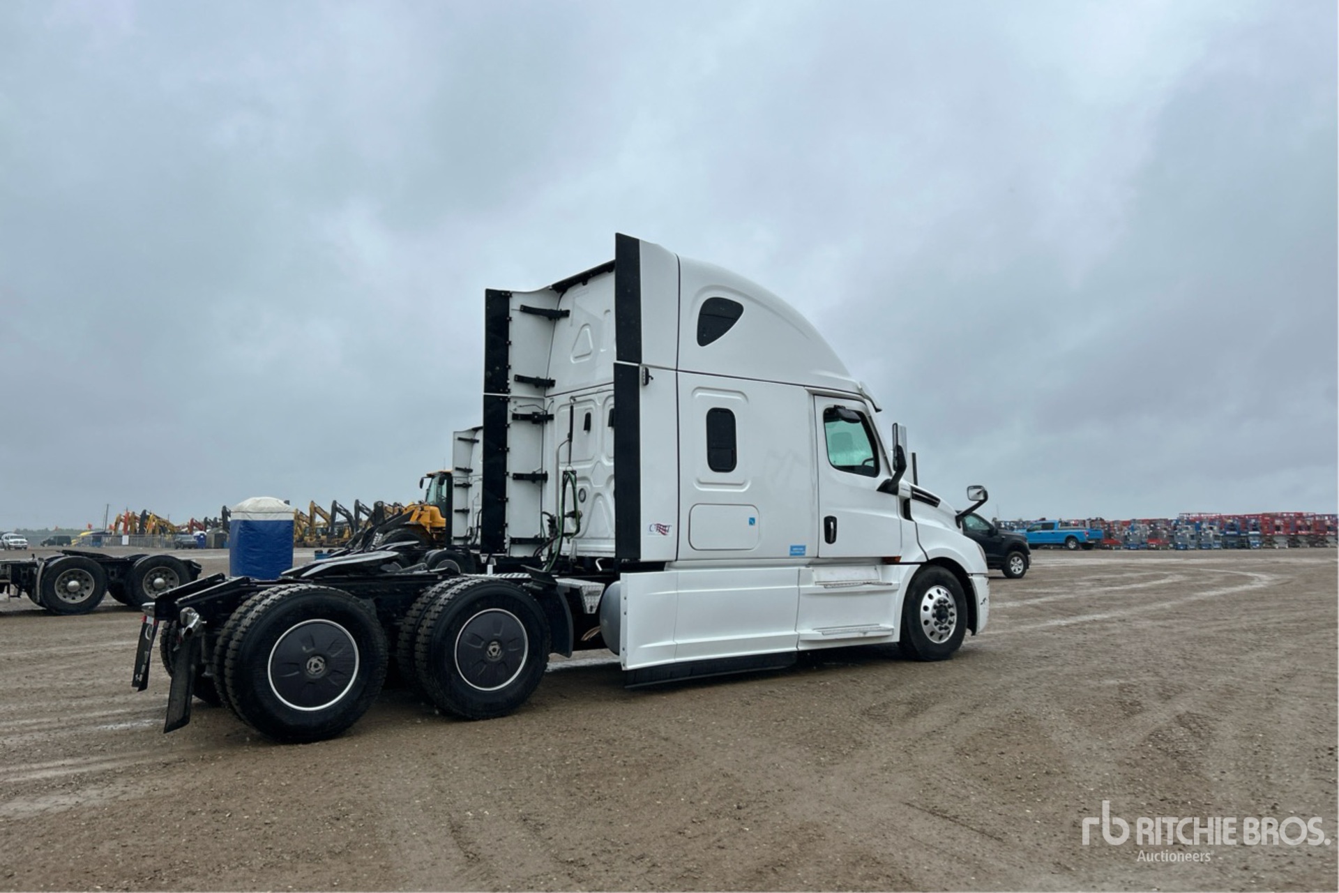 General Appearance with Foto, angolo anteriore sinistro