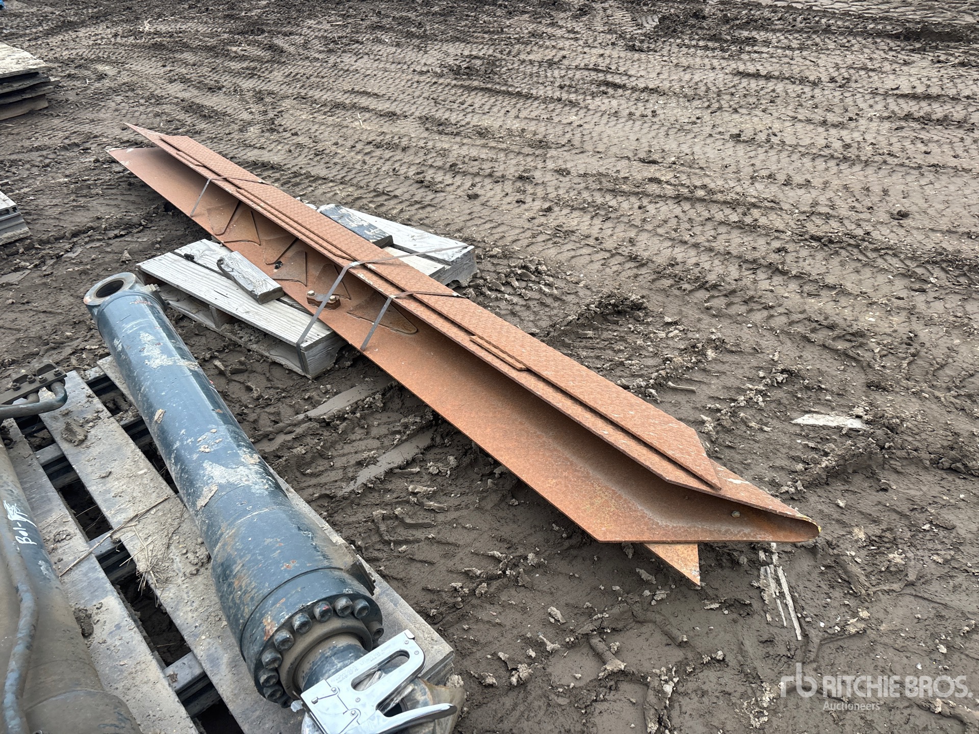 General Appearance with Bild, Ecke hinten rechts