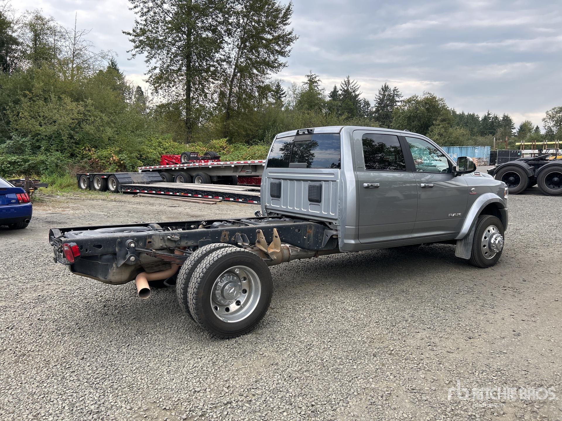 Aspect général with Image, coin arrière droit