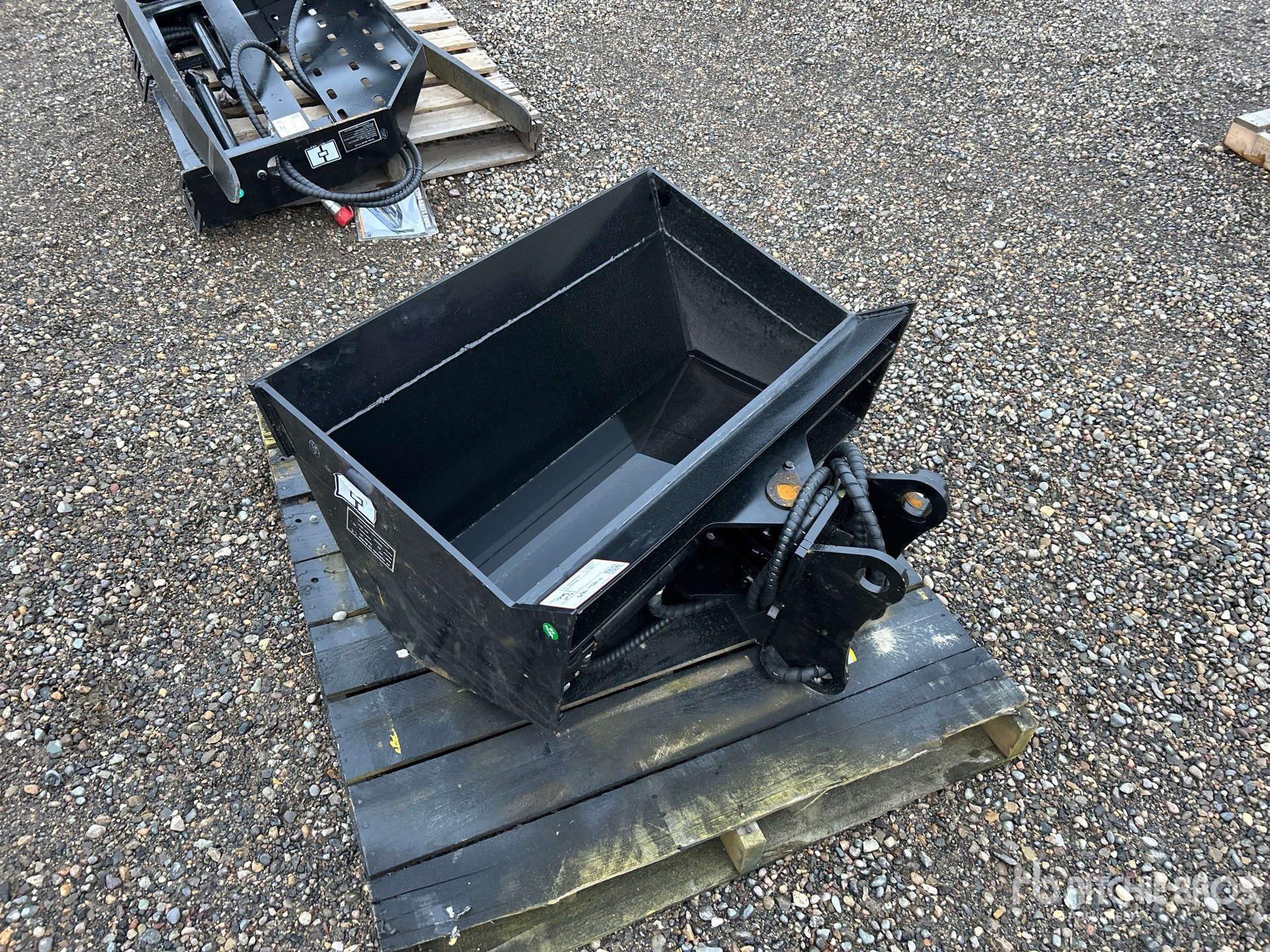 General Appearance with Bild, Ecke hinten links