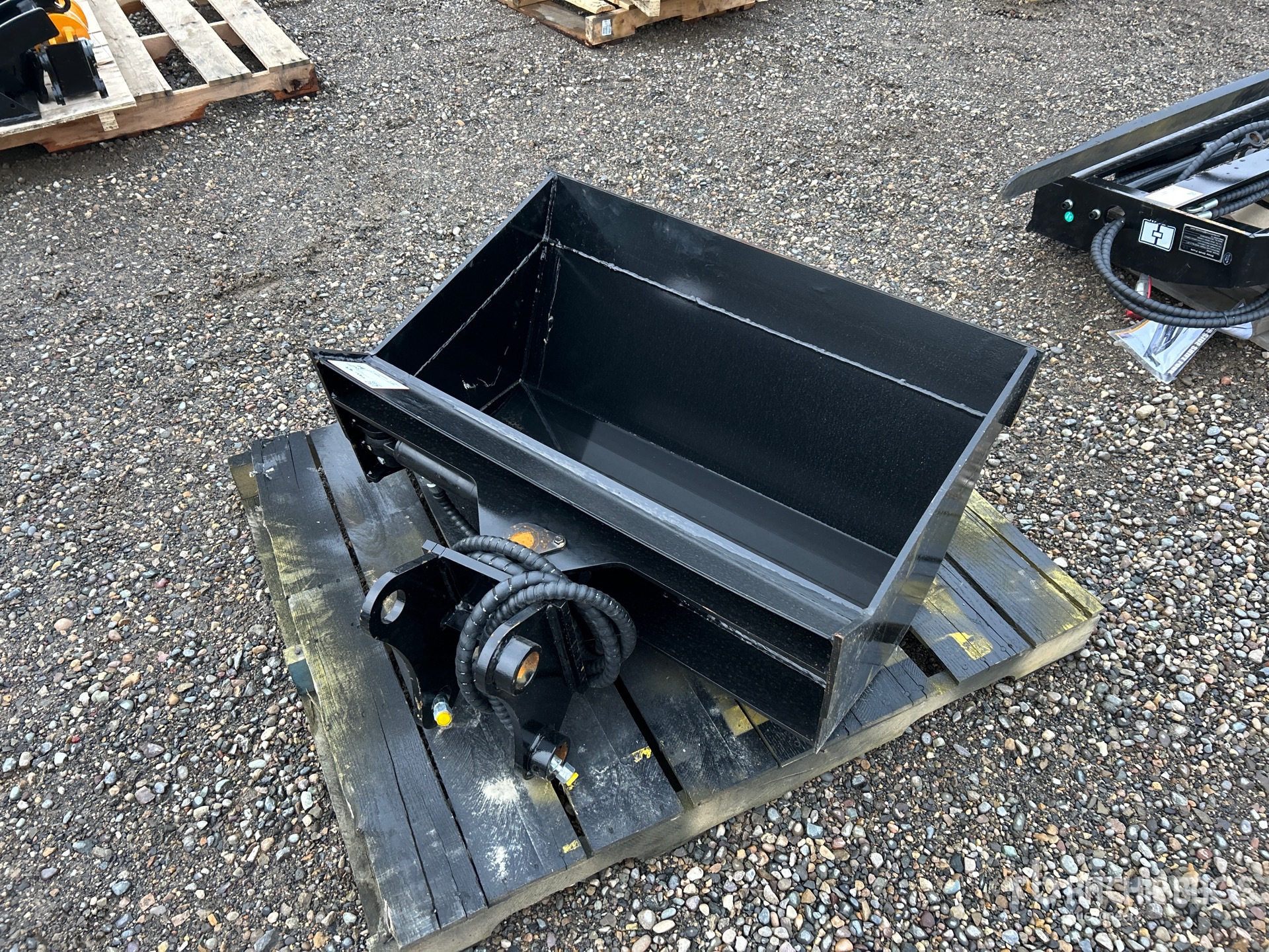 General Appearance with Bild, Ecke hinten rechts