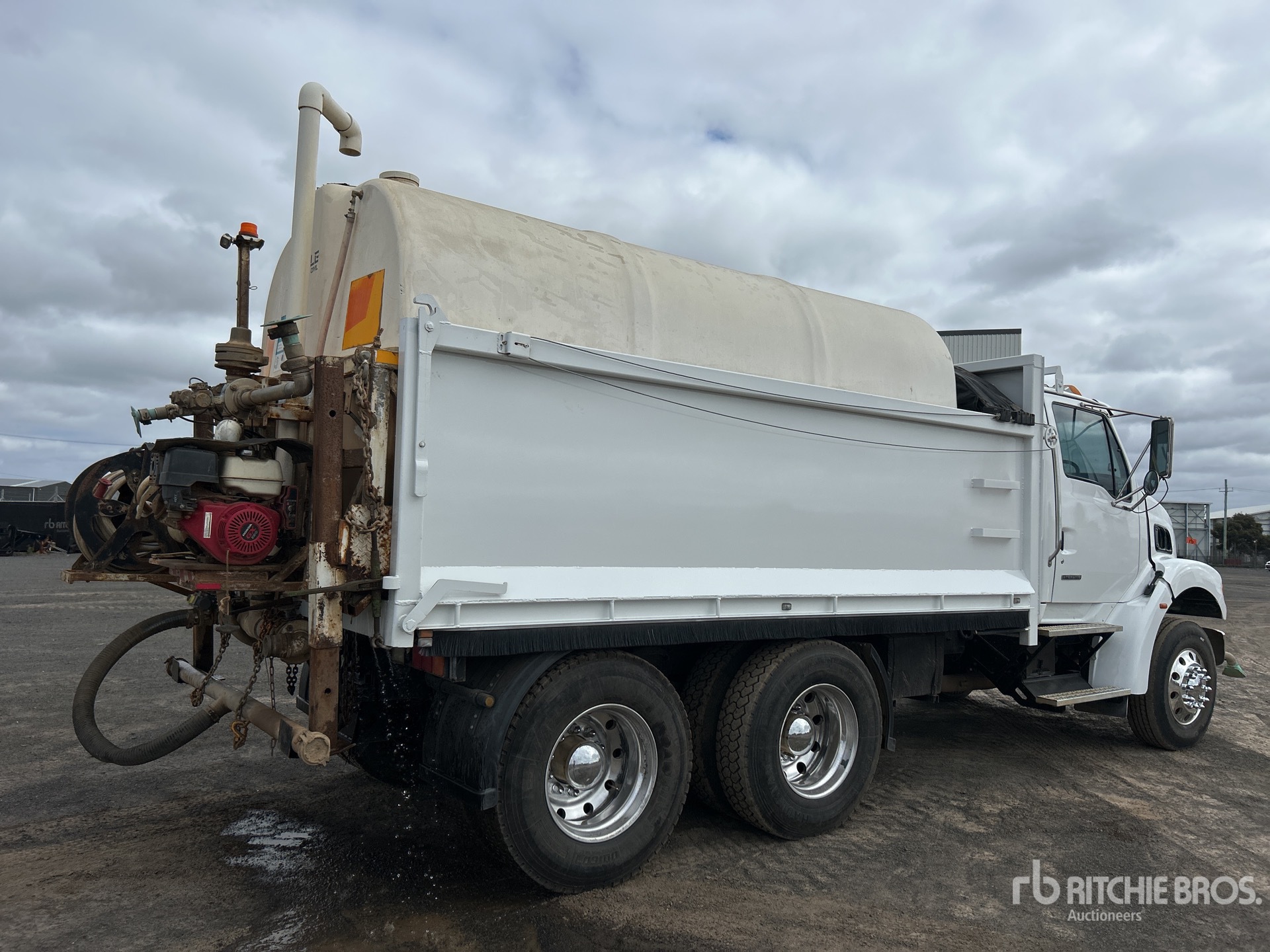 Aspect général with Image, coin arrière gauche