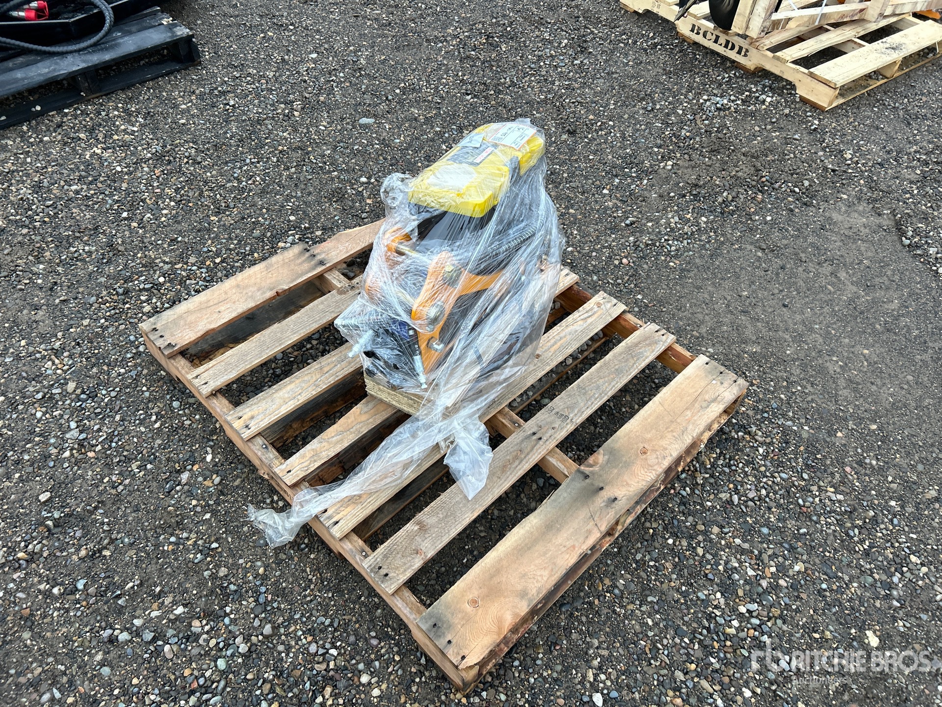 General Appearance with Bild, Ecke hinten links