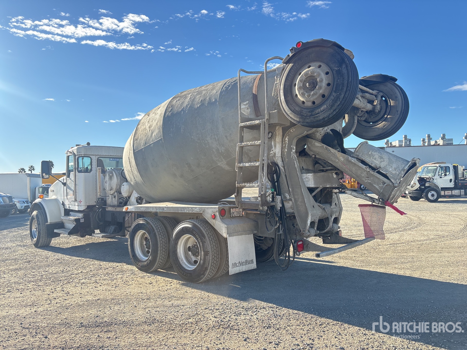 General Appearance with Foto, angolo posteriore sinistro