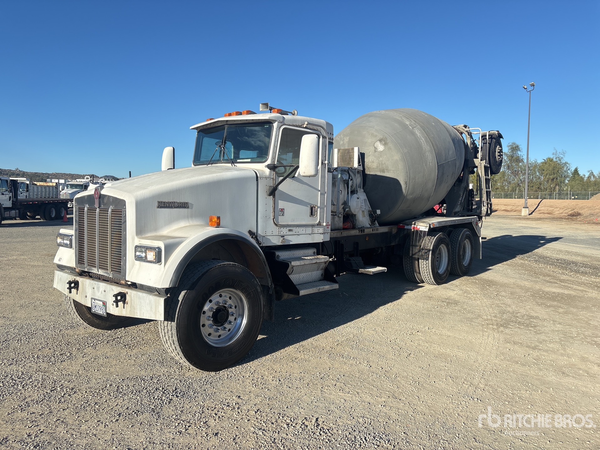 General Appearance with Foto, angolo anteriore sinistro