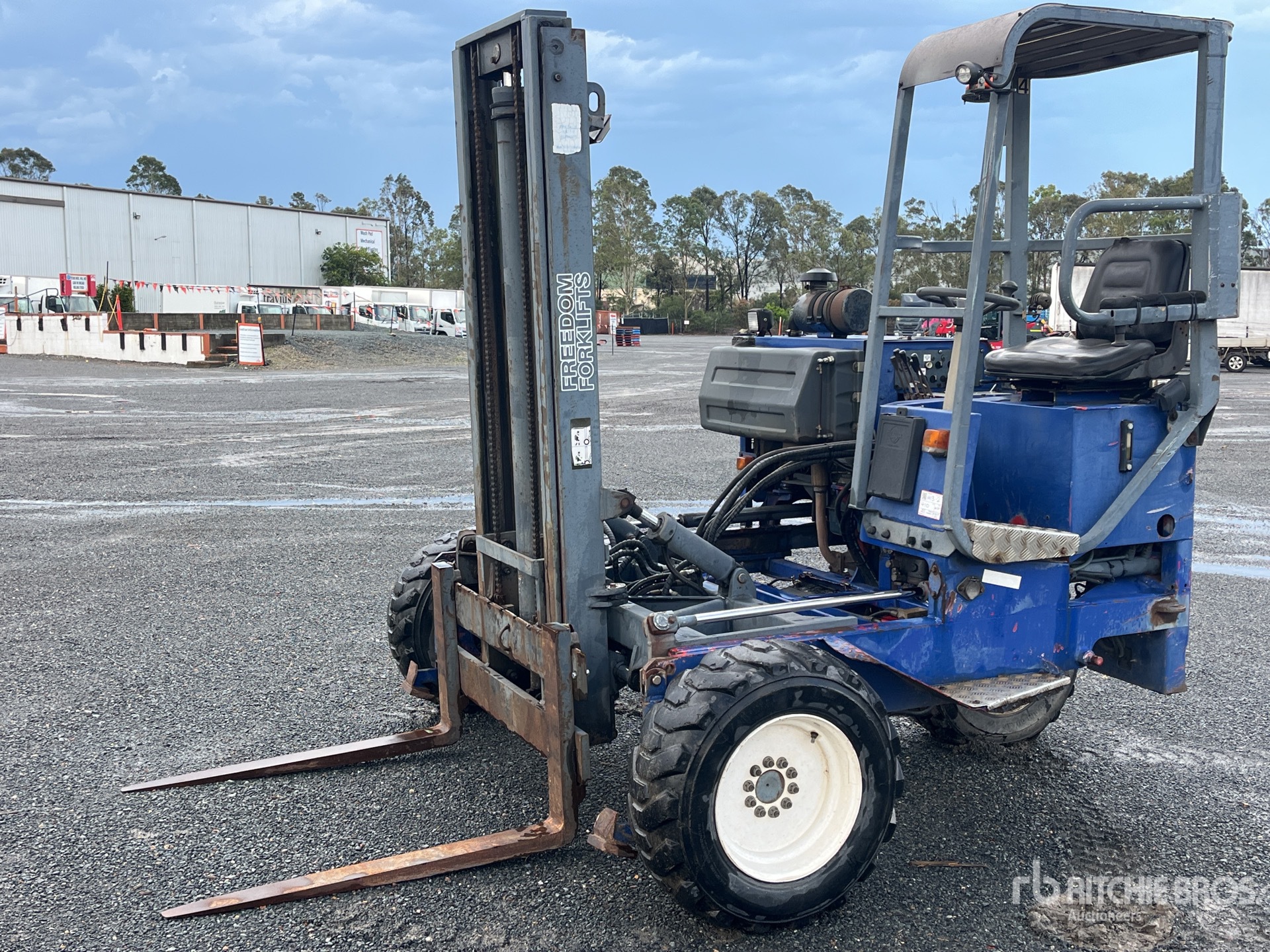 General Appearance with Picture, Left Front Corner