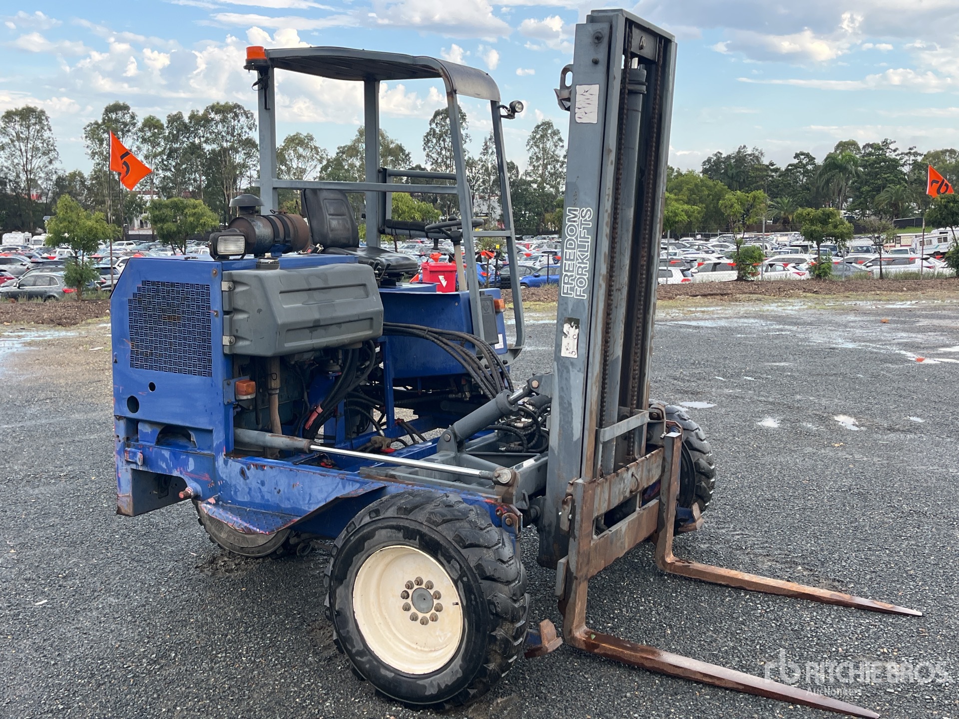 General Appearance with Picture, Right Front Corner