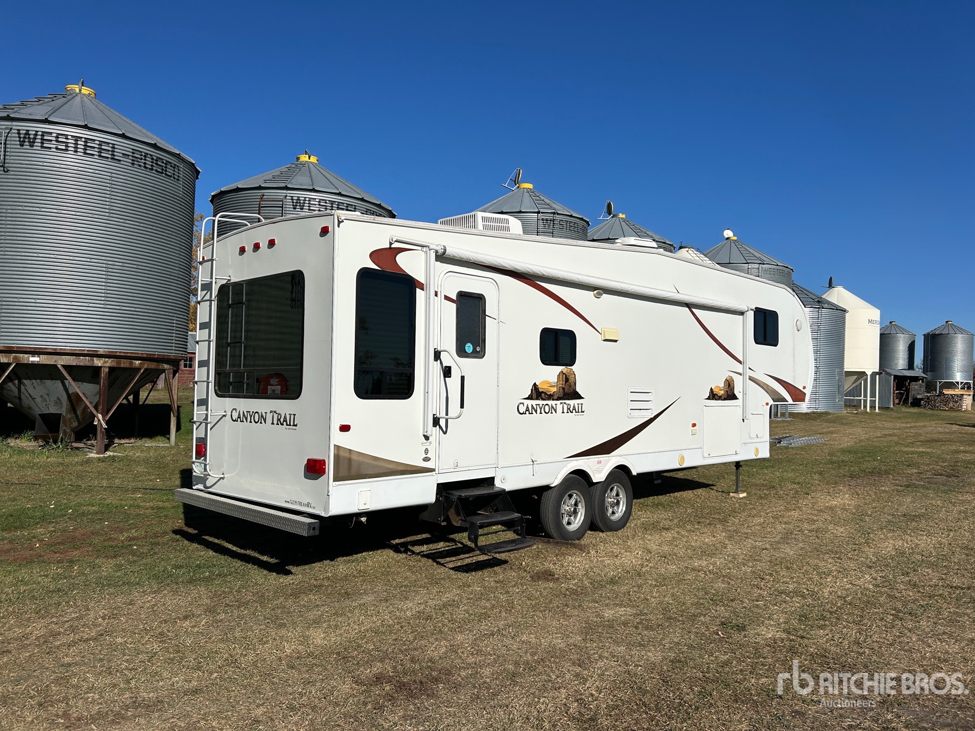 Aspect général with Image, coin arrière droit
