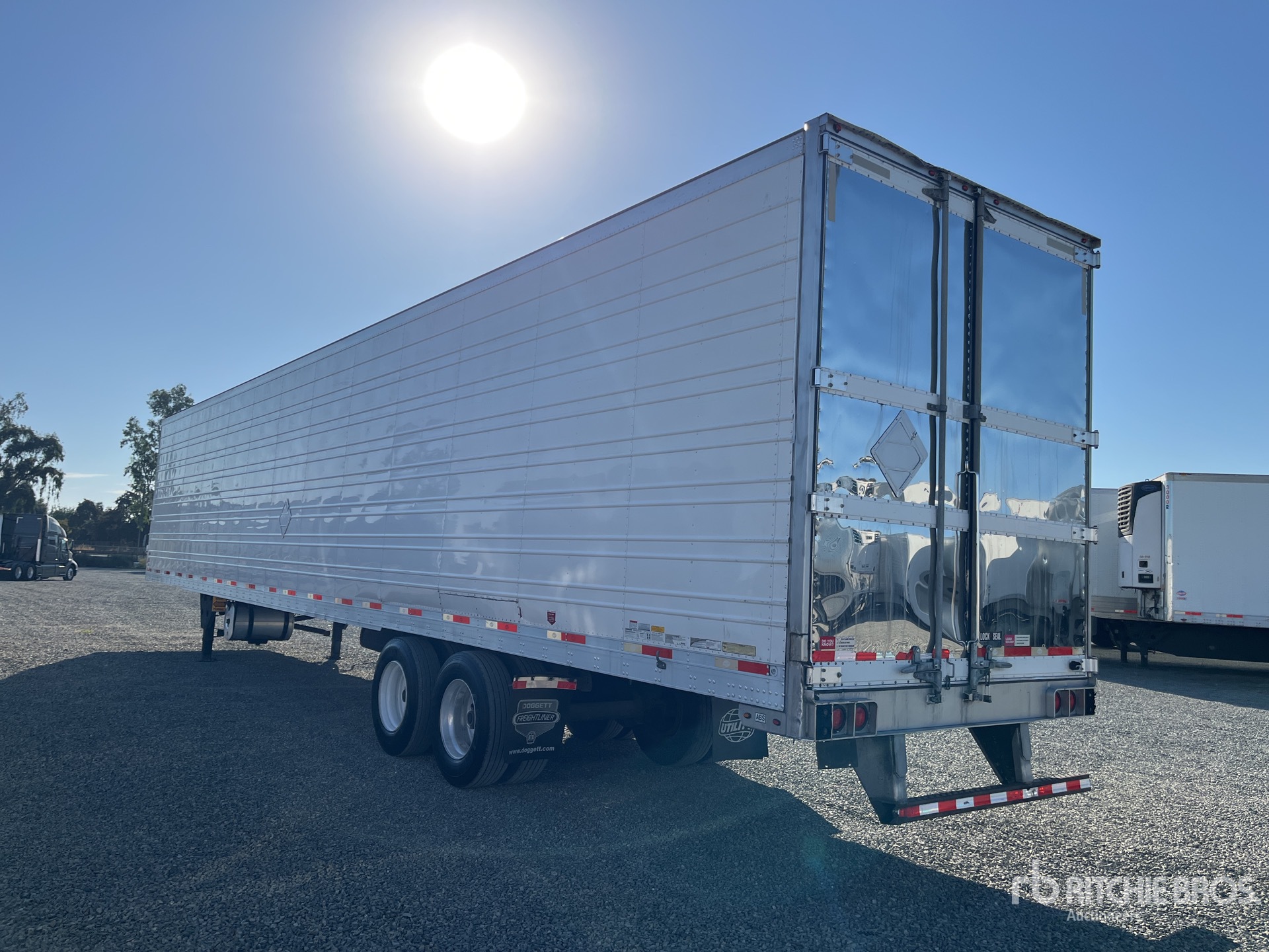 General Appearance with Foto, angolo posteriore sinistro