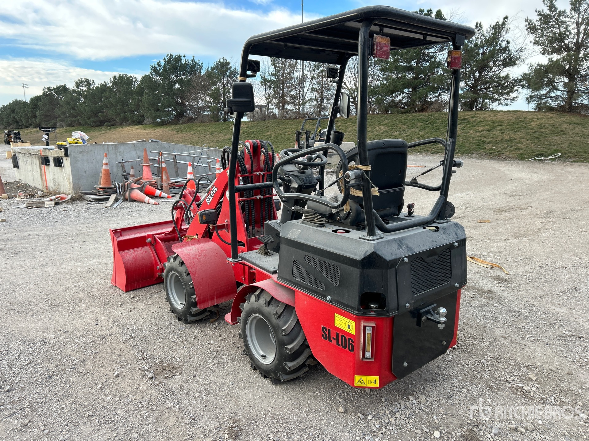 General Appearance with Picture, Left Rear Corner