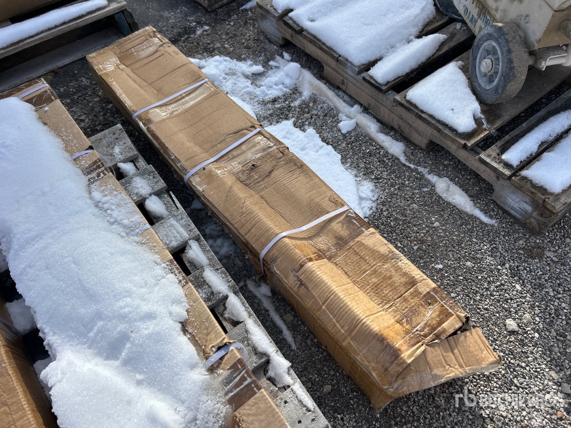 Aspect général with Image, coin avant droit