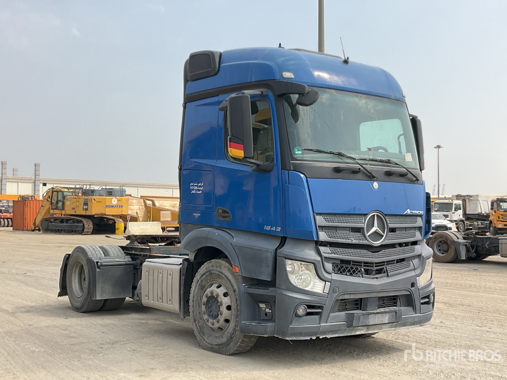 General Appearance with Bild, Ecke vorne rechts