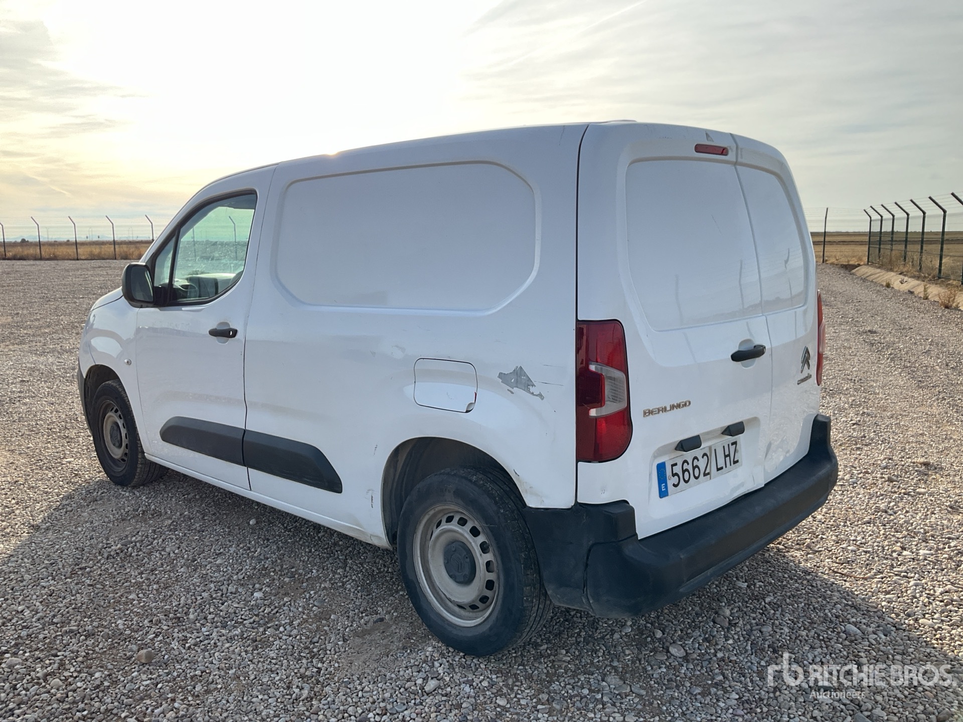 General Appearance with Bild, Ecke hinten links