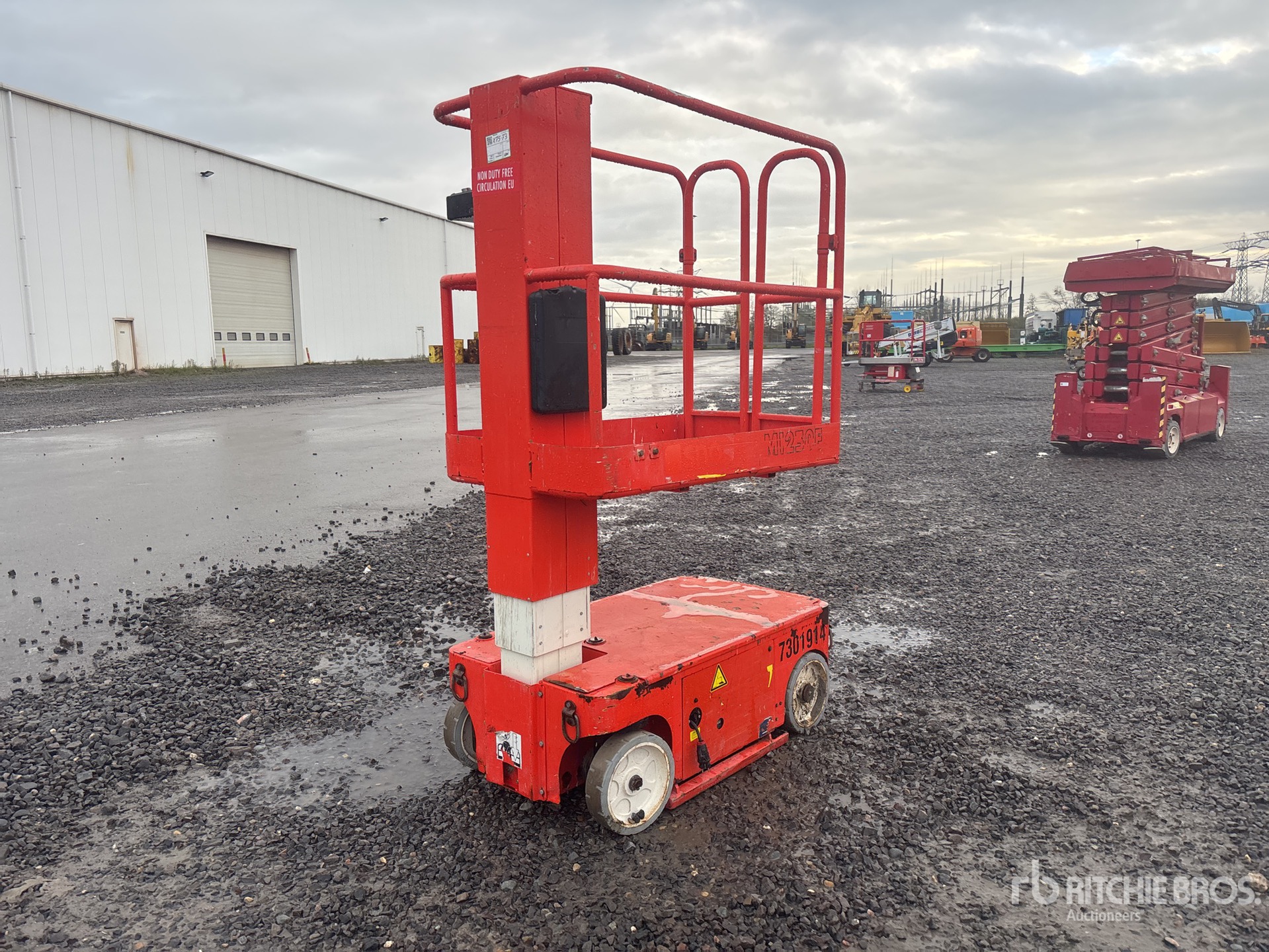 General Appearance with Picture, Left Front Corner