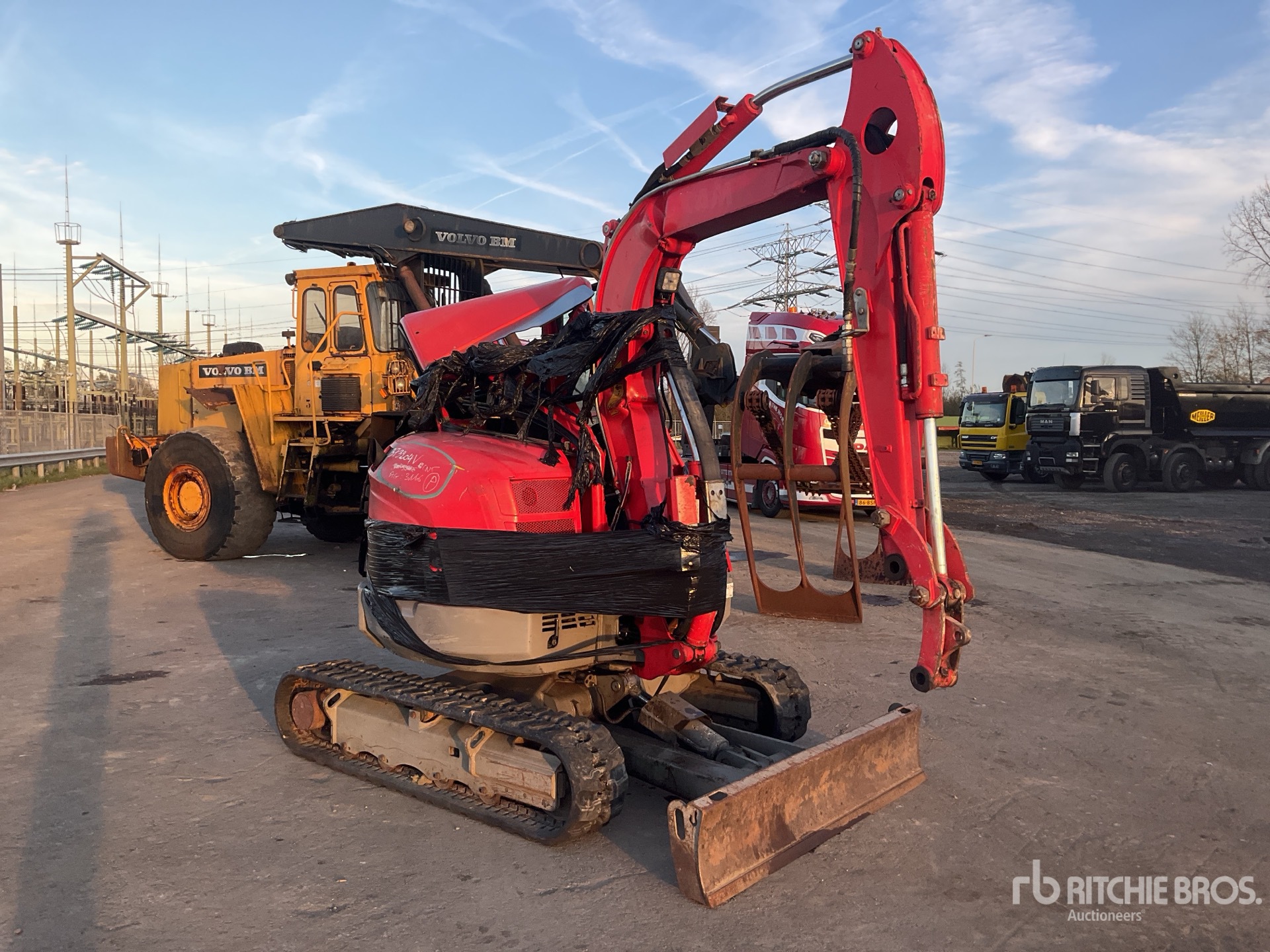 General Appearance with Picture, Right Front Corner