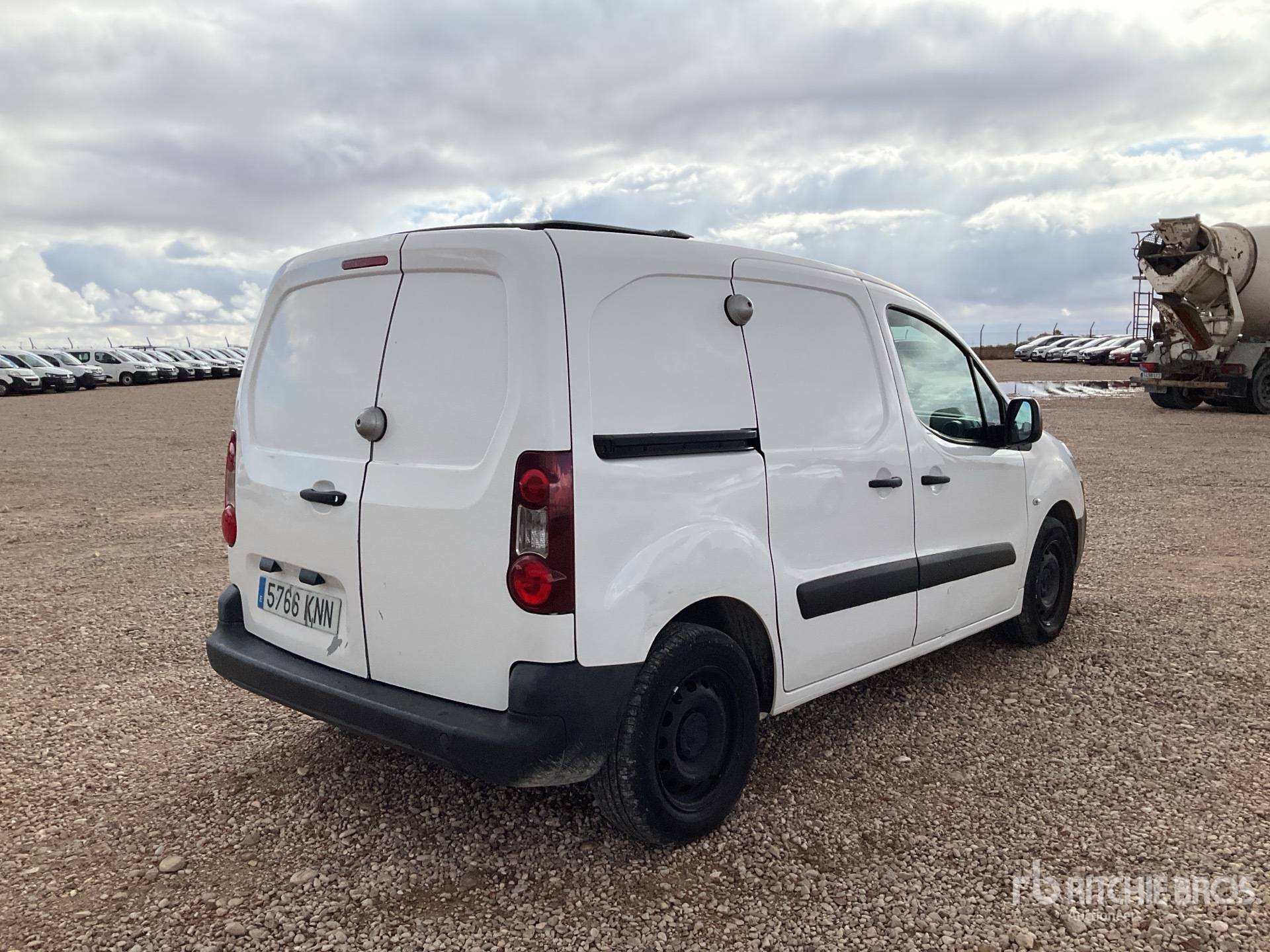 Aspect général with Image, coin arrière droit