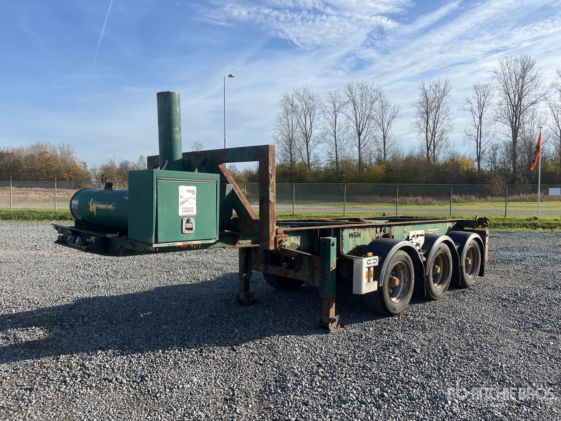 General Appearance with Bild, Ecke vorne links