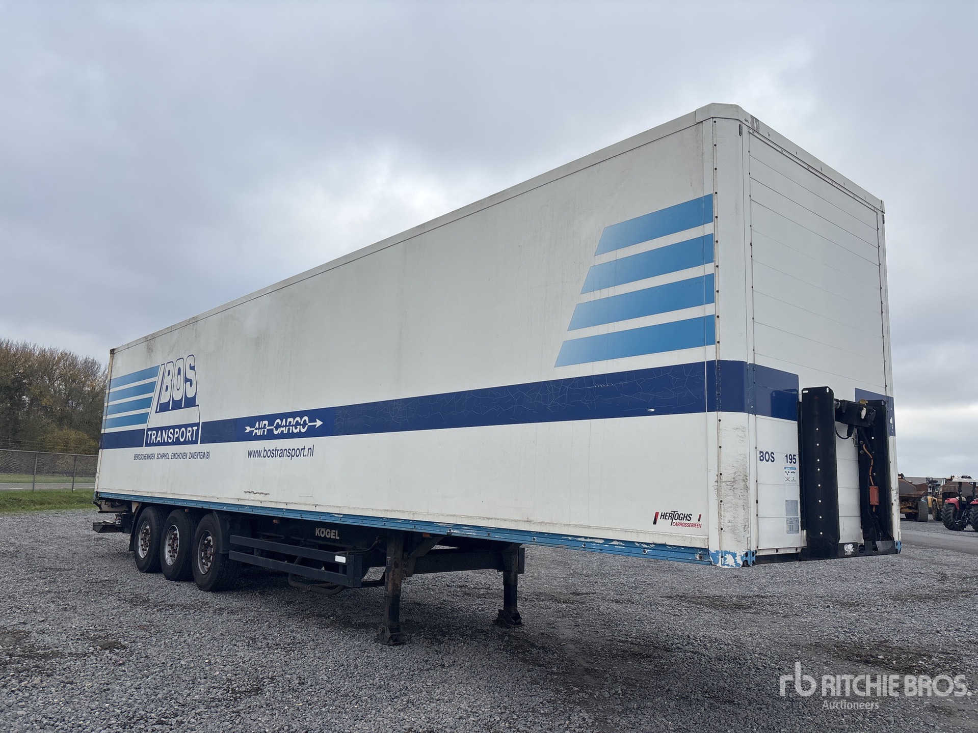 Aspect général with Image, coin avant droit