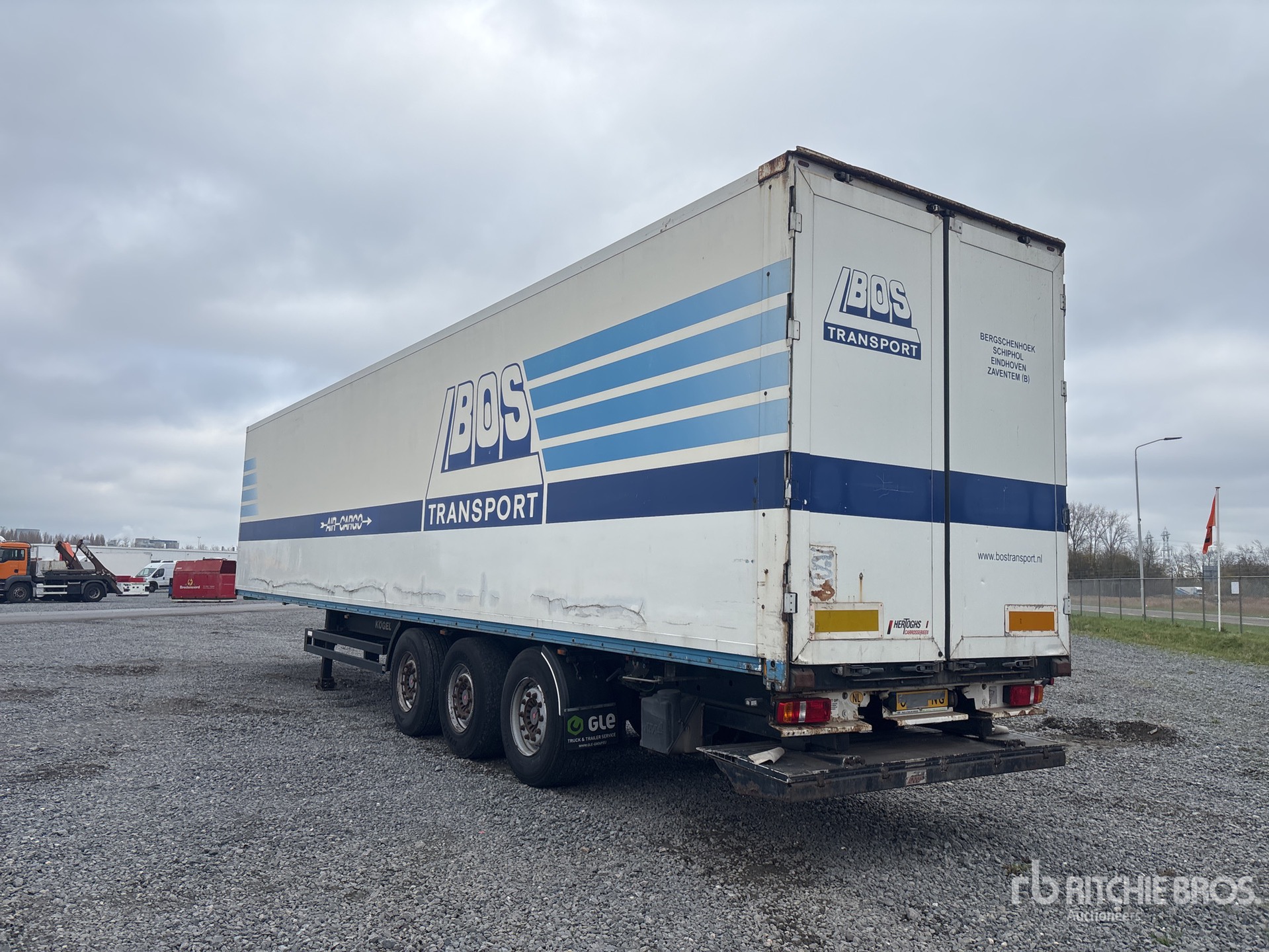 Aspect général with Image, coin arrière gauche