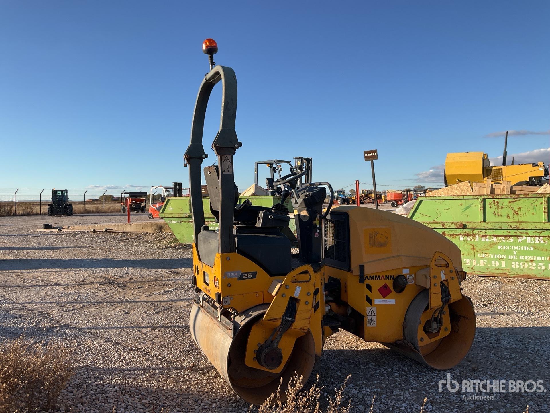 Aspect général with Image, coin arrière droit