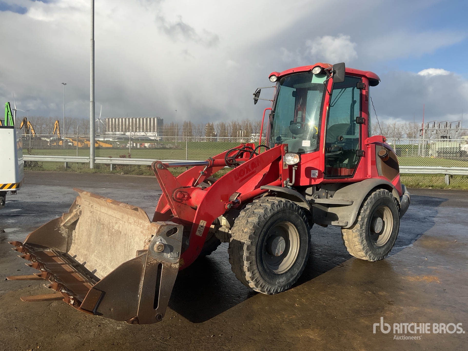 General Appearance with Picture, Left Front Corner