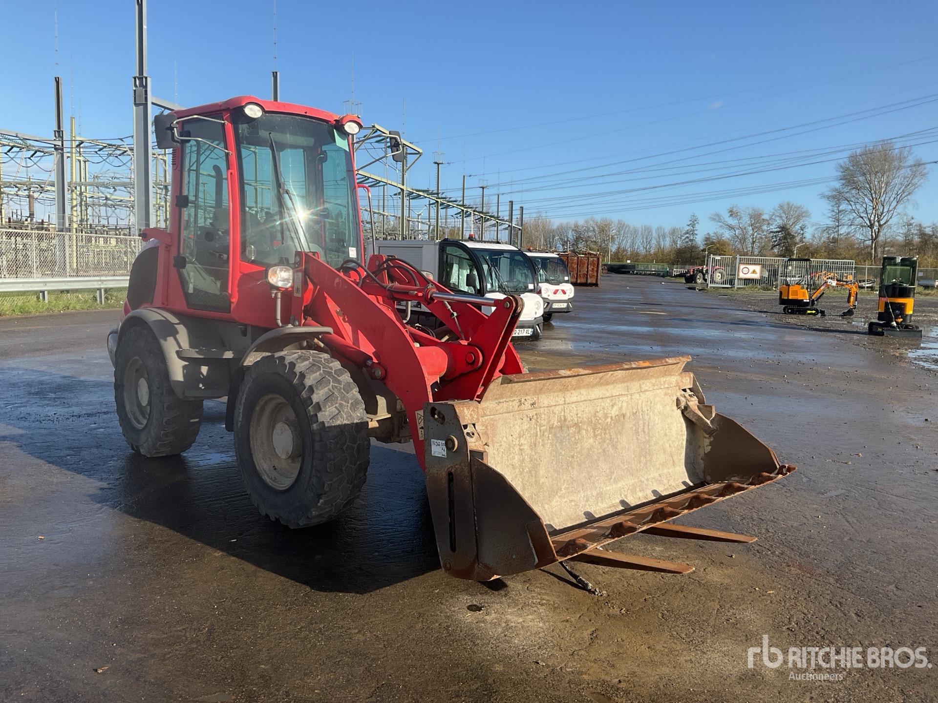 General Appearance with Picture, Right Front Corner