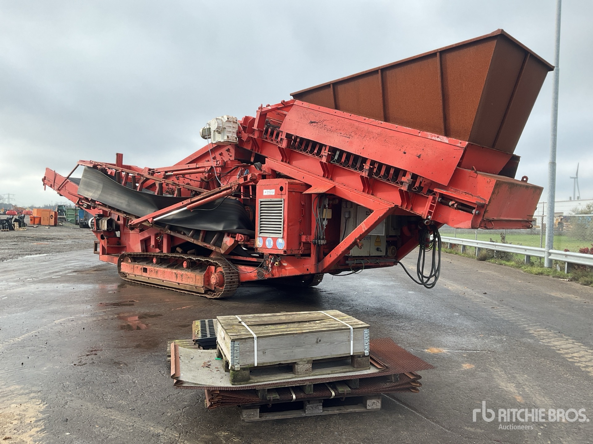 General Appearance with Picture, Left Rear Corner