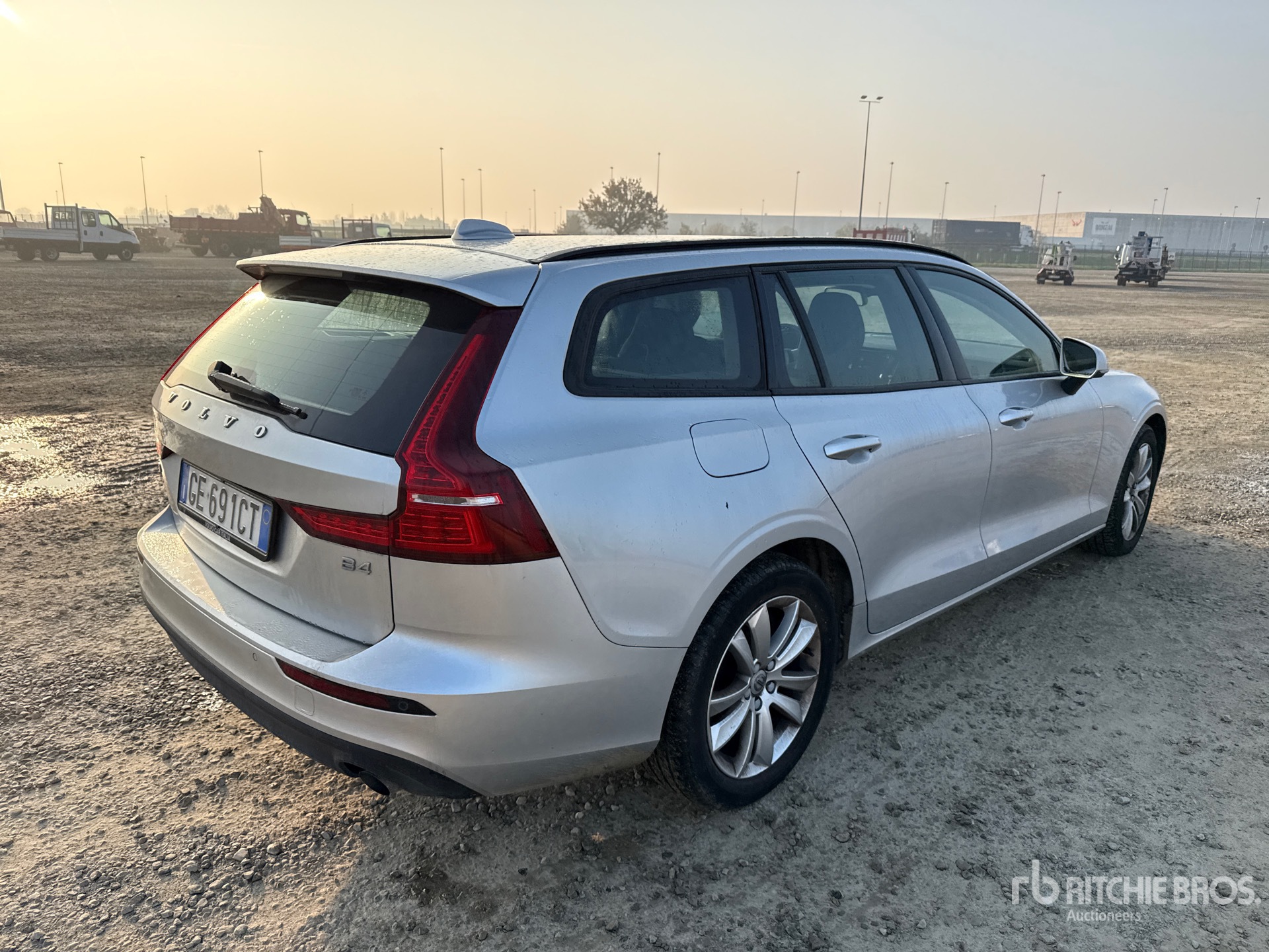 General Appearance with Picture, Right Rear Corner