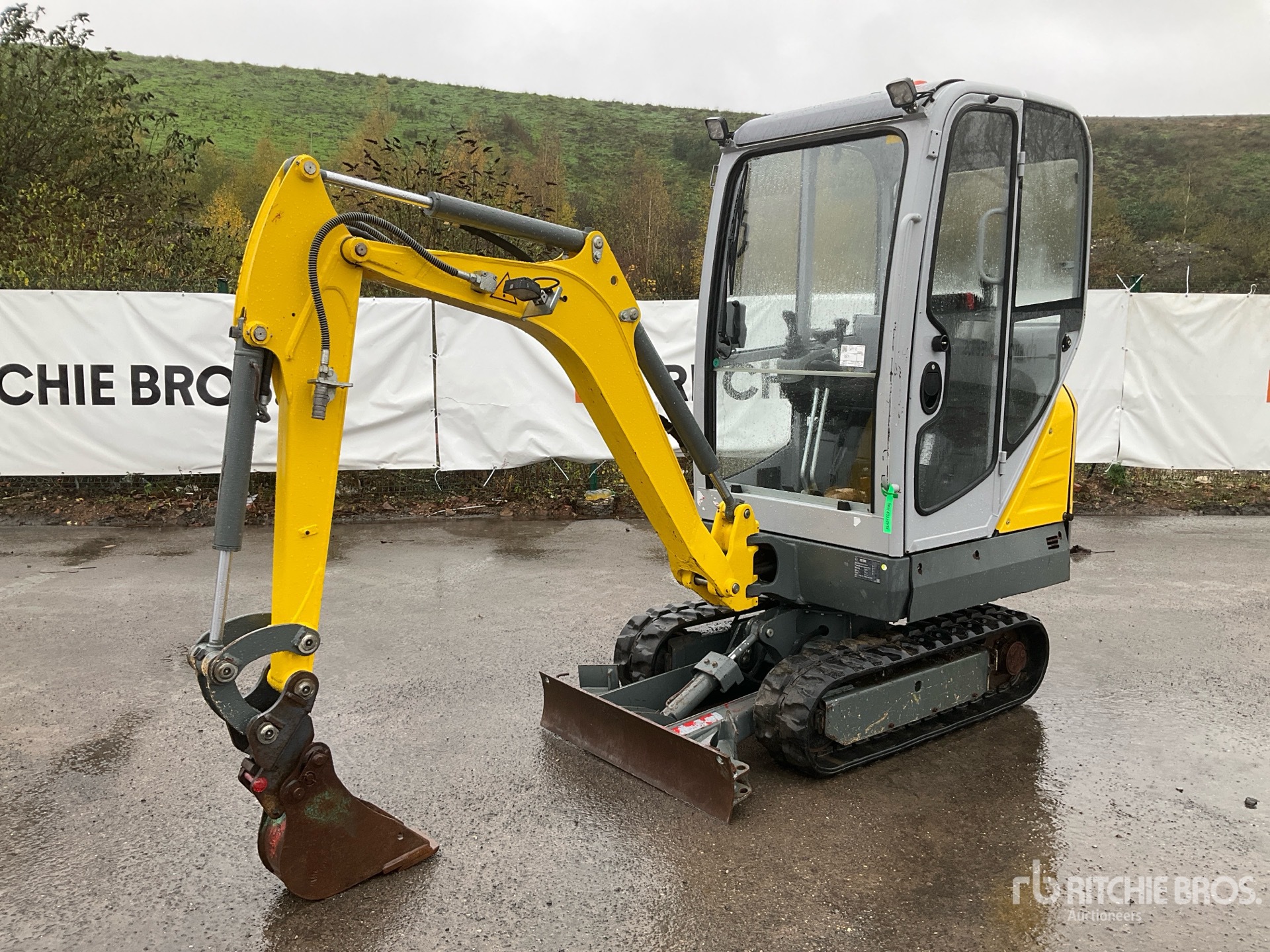 General Appearance with Picture, Left Front Corner