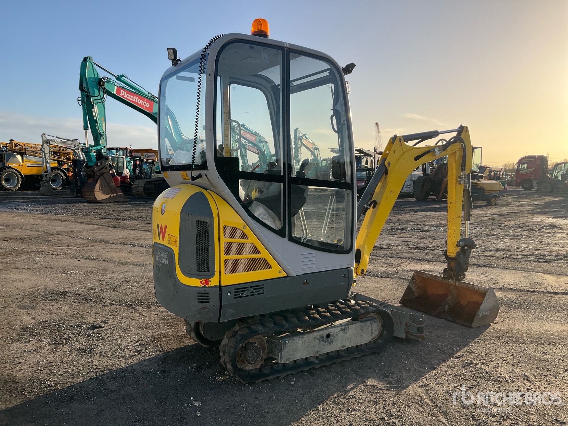 Aspect général with Image, coin arrière droit